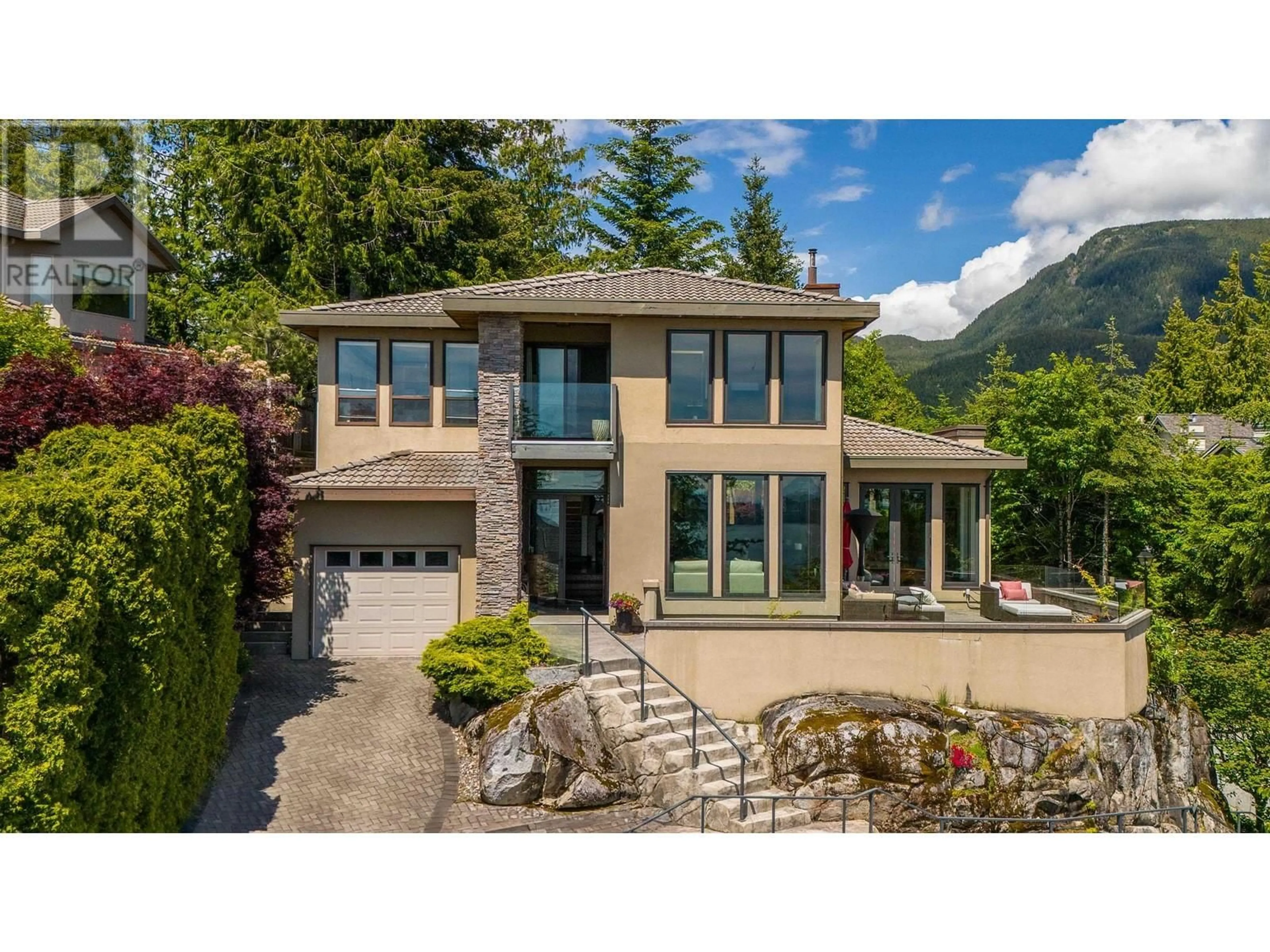 Frontside or backside of a home, cottage for 5401 W VISTA COURT, West Vancouver British Columbia V7W3G8