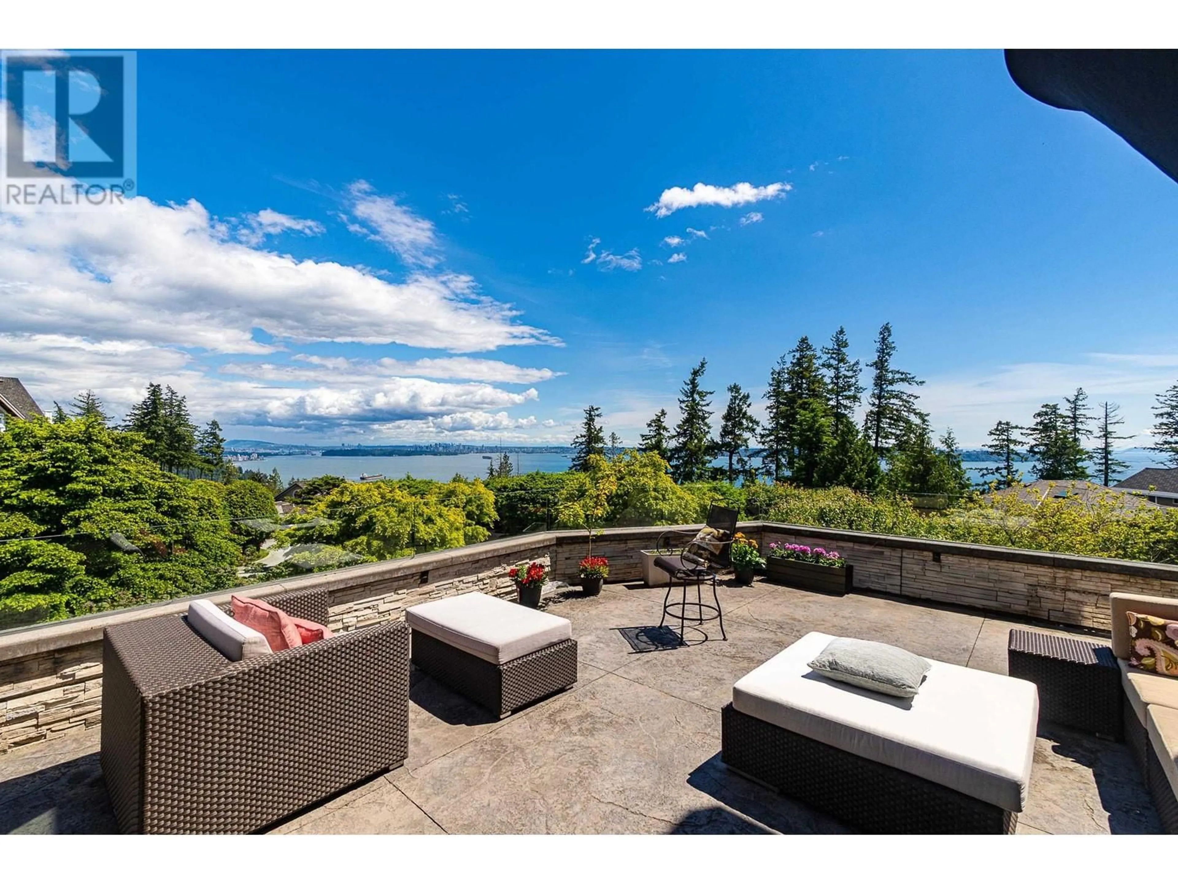 Patio, cottage for 5401 W VISTA COURT, West Vancouver British Columbia V7W3G8