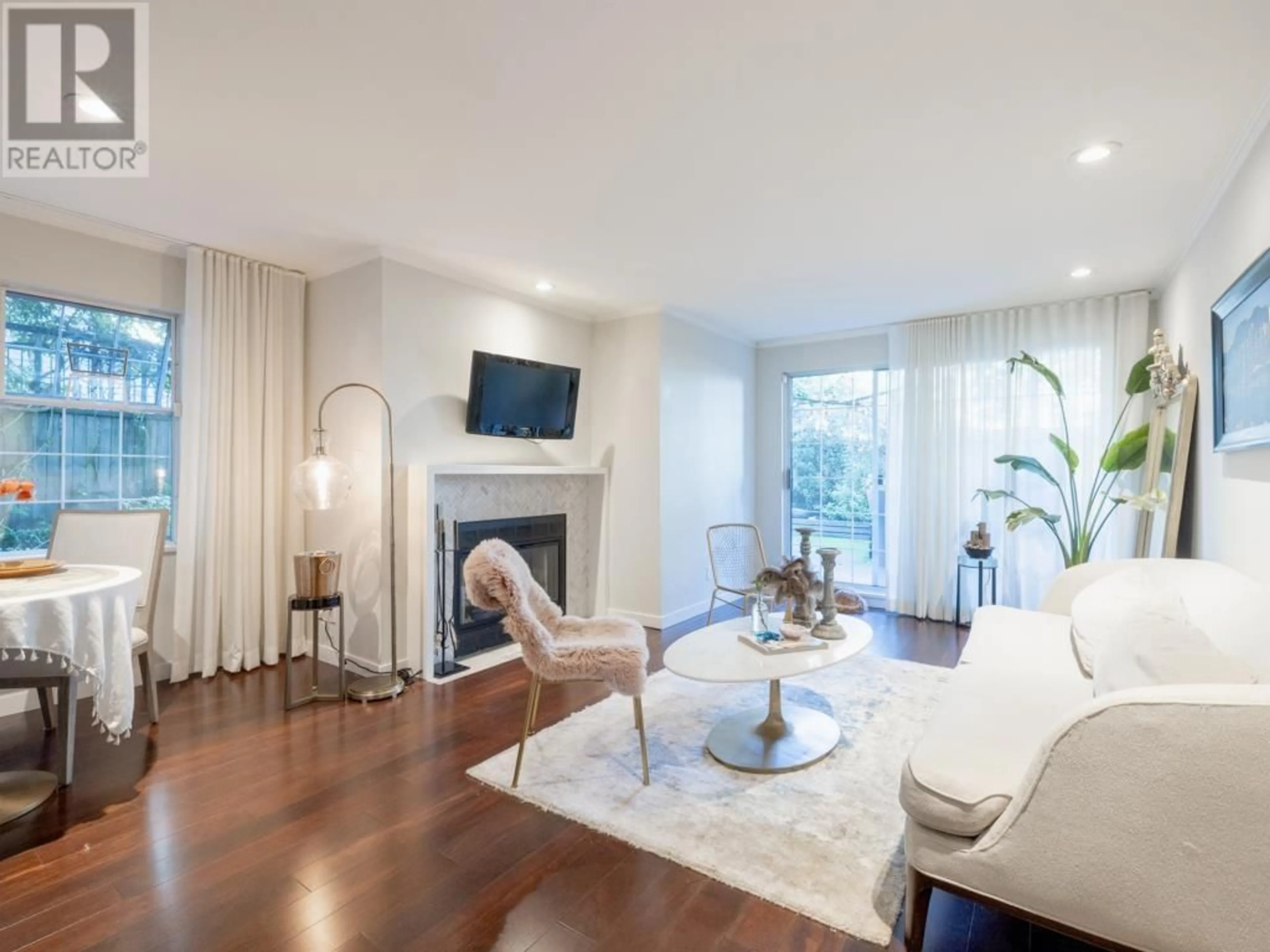 Living room, wood floors for 104 925 W 15TH AVENUE, Vancouver British Columbia V5Z1S1