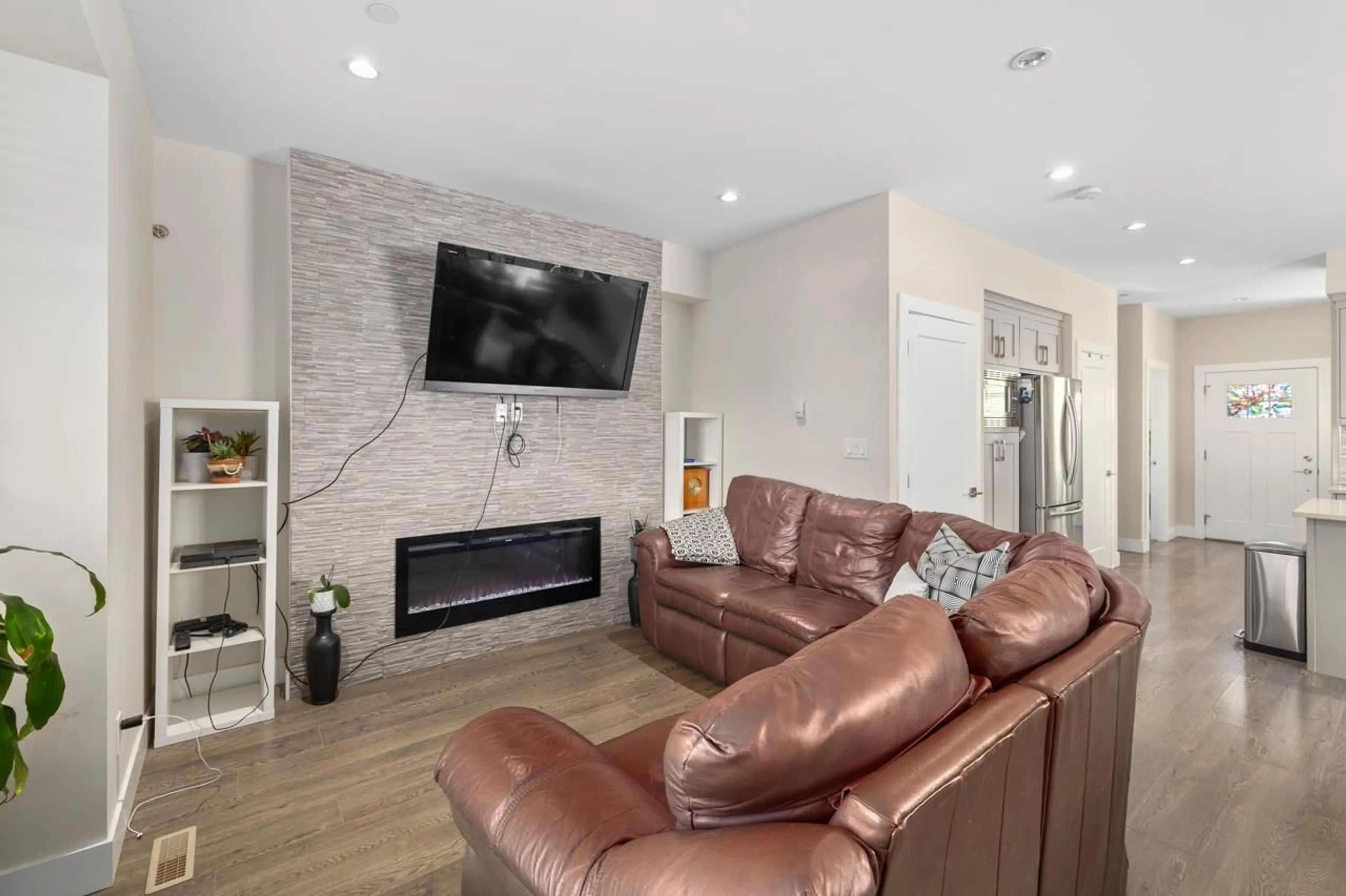 Living room, wood floors for 20405 82 AVENUE, Langley British Columbia V2Y0S3