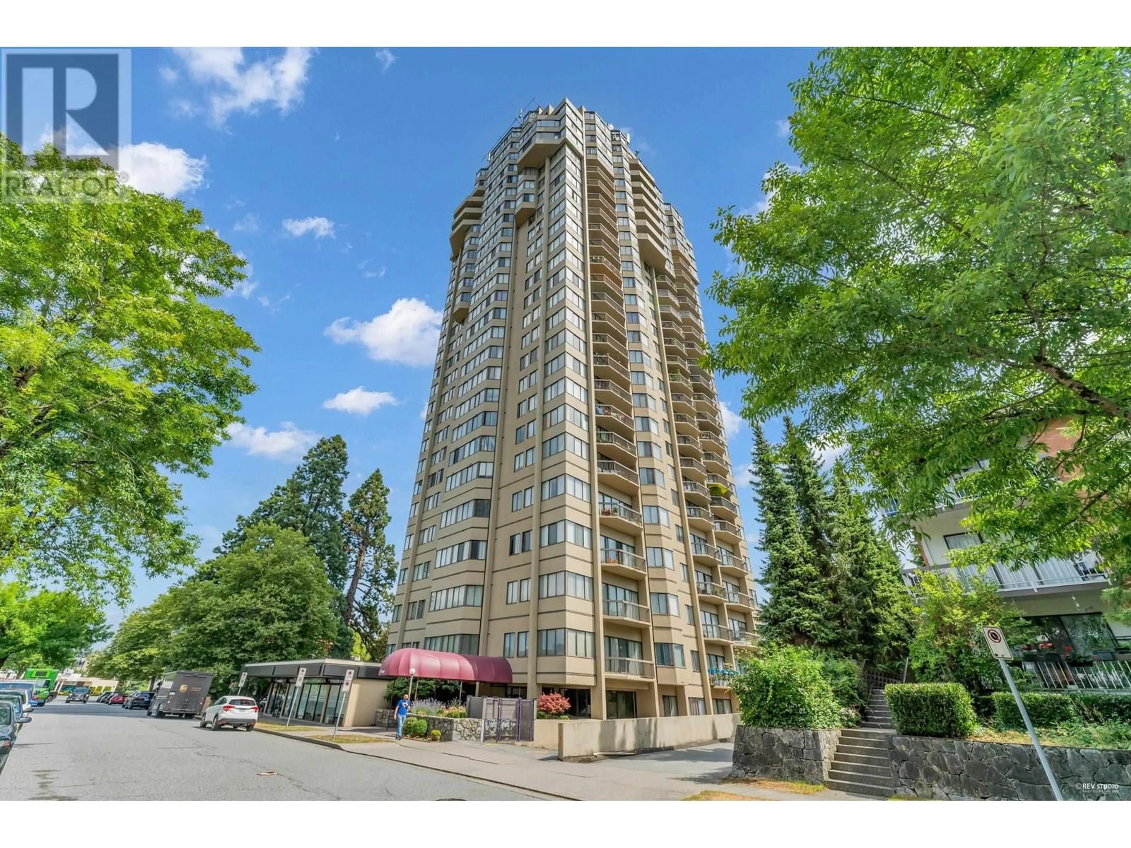 A pic from exterior of the house or condo, the street view for 2305 6540 BURLINGTON AVENUE, Burnaby British Columbia V5H4G3