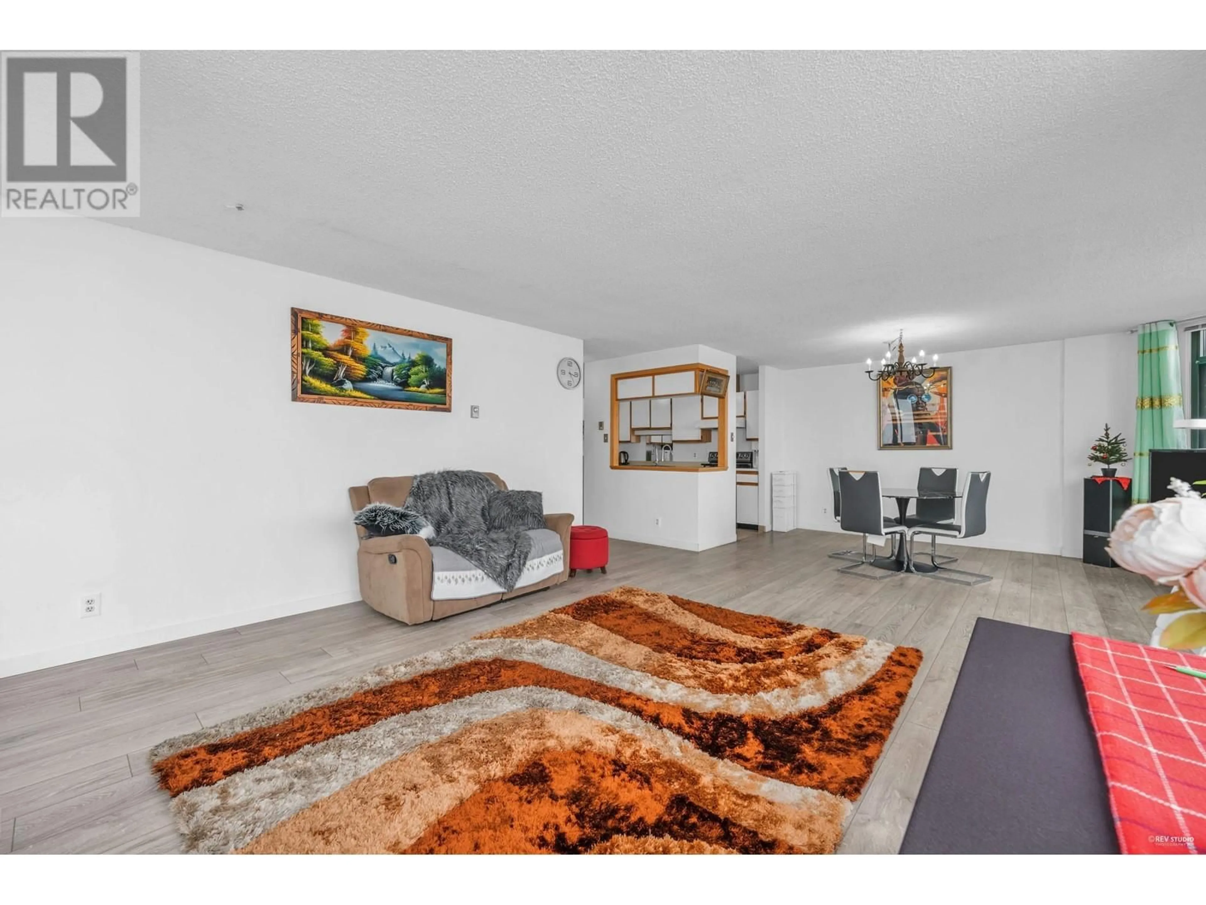 Living room, cement floor for 2305 6540 BURLINGTON AVENUE, Burnaby British Columbia V5H4G3