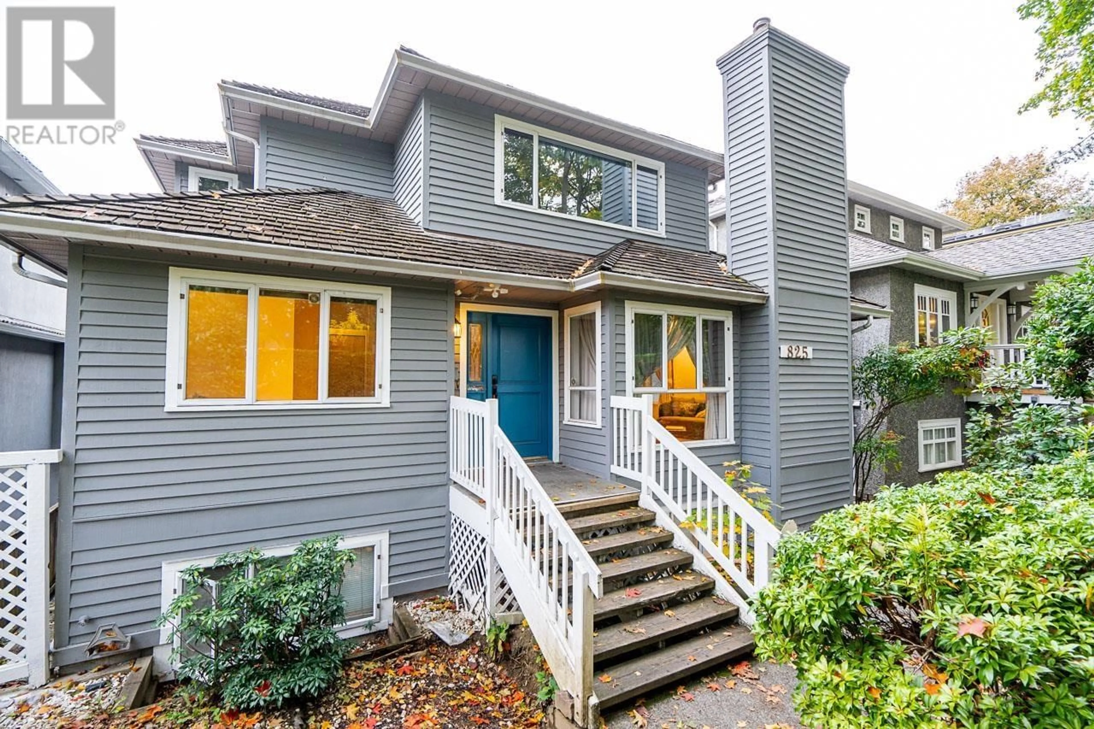 Home with vinyl exterior material, street for 825 23RD AVENUE, Vancouver British Columbia V5Z2B1