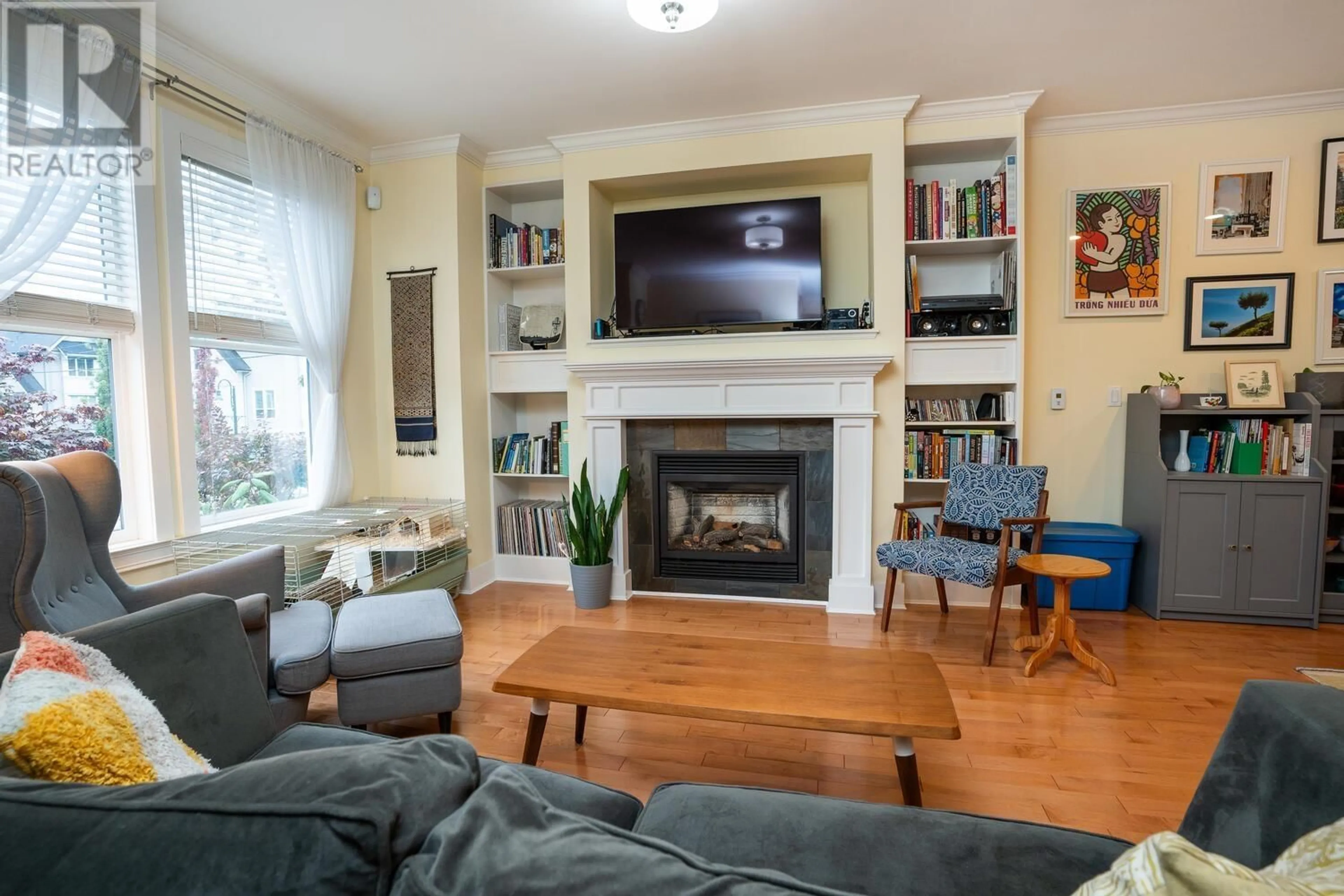 Living room, wood floors for 4 4729 GARRY STREET, Delta British Columbia V4K3Z6