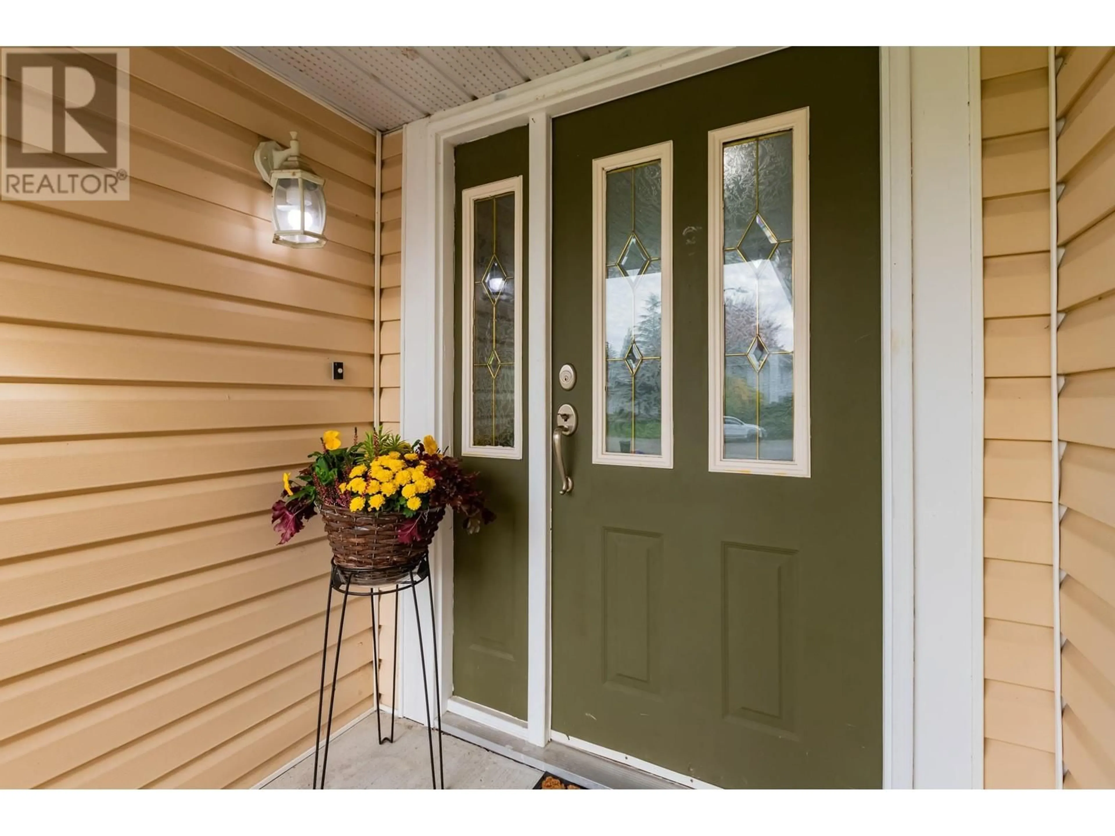 Indoor entryway, wood floors for 21928 HIGHVIEW PLACE, Maple Ridge British Columbia V2X0V3