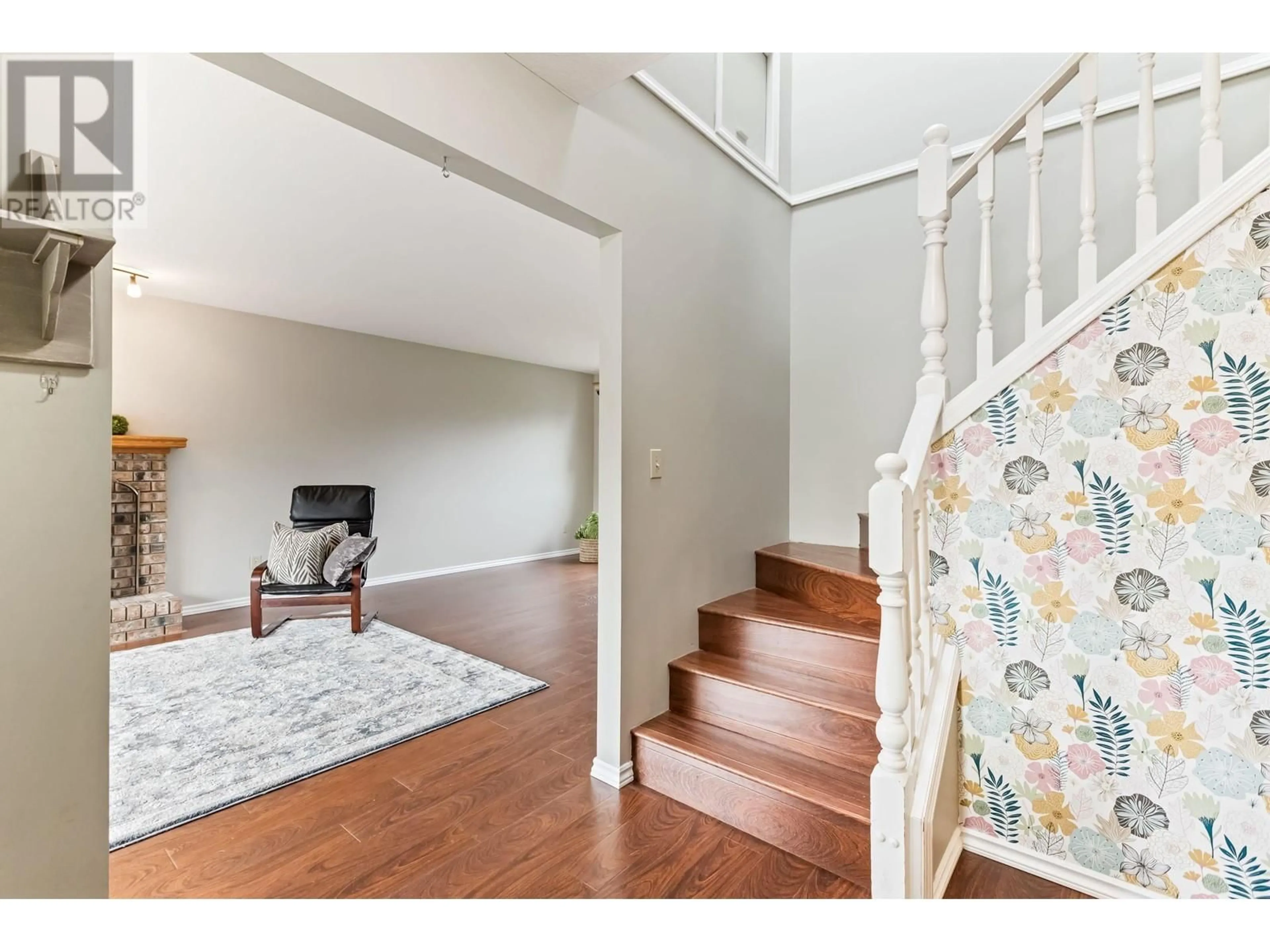 Indoor entryway, wood floors for 21928 HIGHVIEW PLACE, Maple Ridge British Columbia V2X0V3