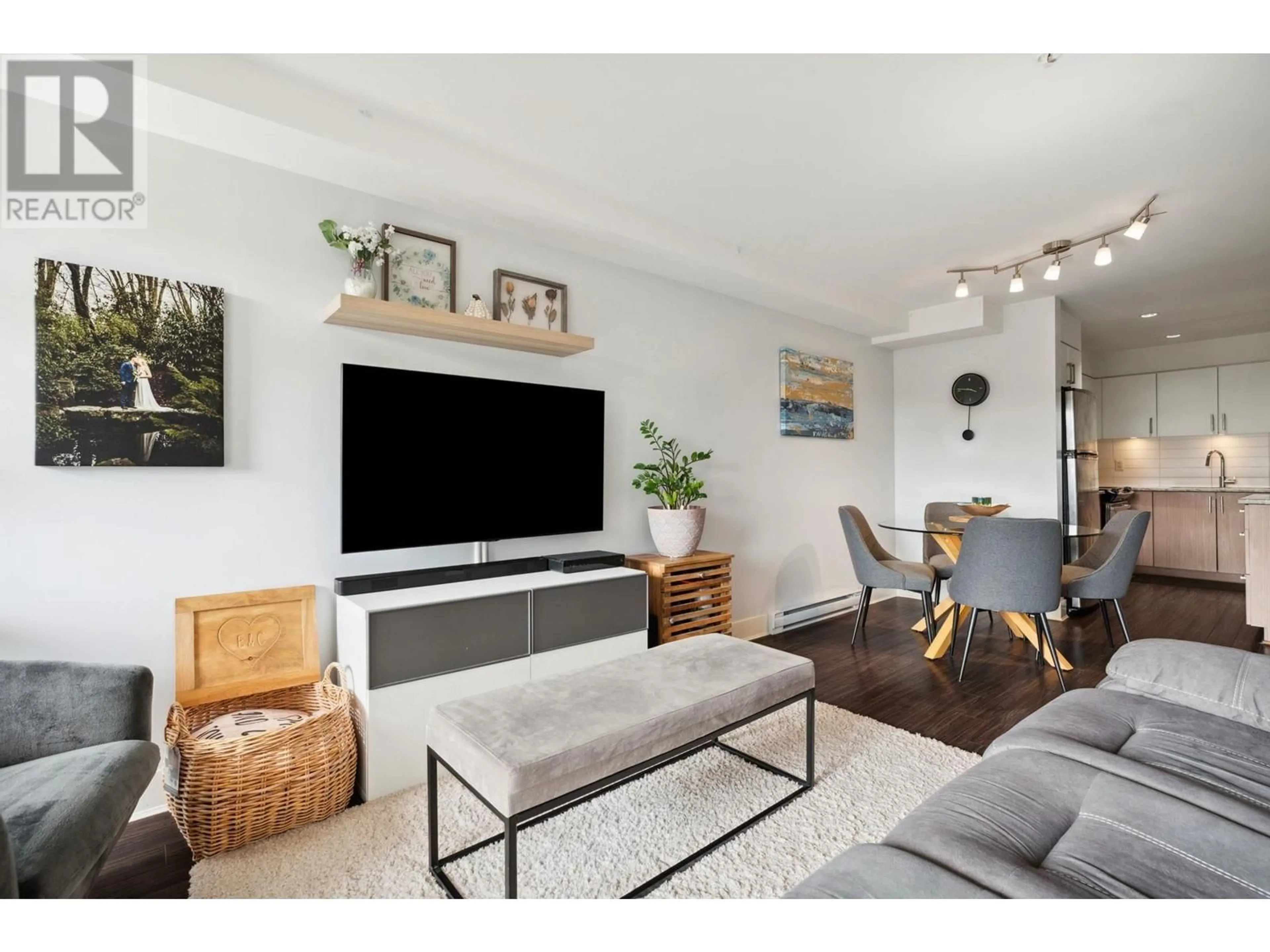 Living room, wood floors for 219 55 EIGHTH AVENUE, New Westminster British Columbia V3L0E8