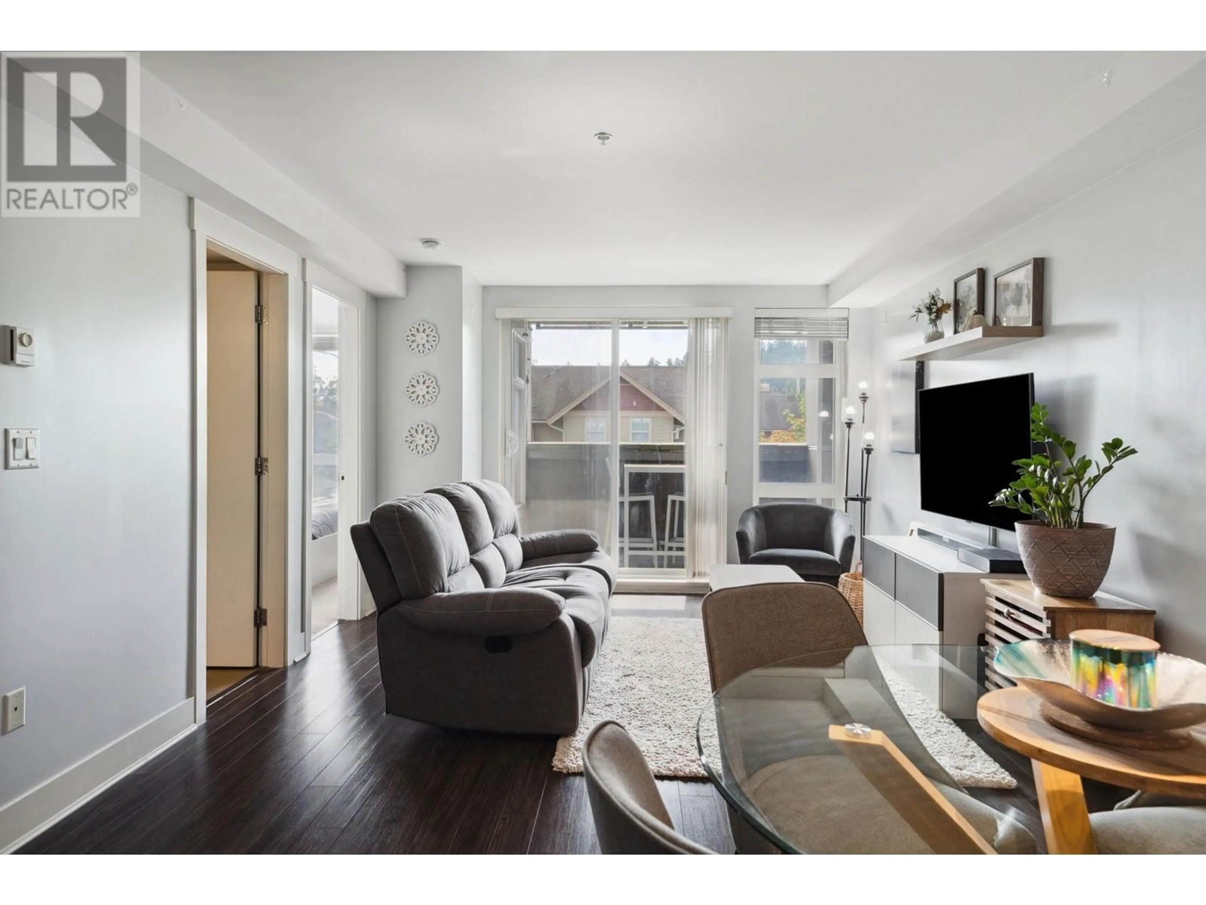 Living room, wood floors for 219 55 EIGHTH AVENUE, New Westminster British Columbia V3L0E8