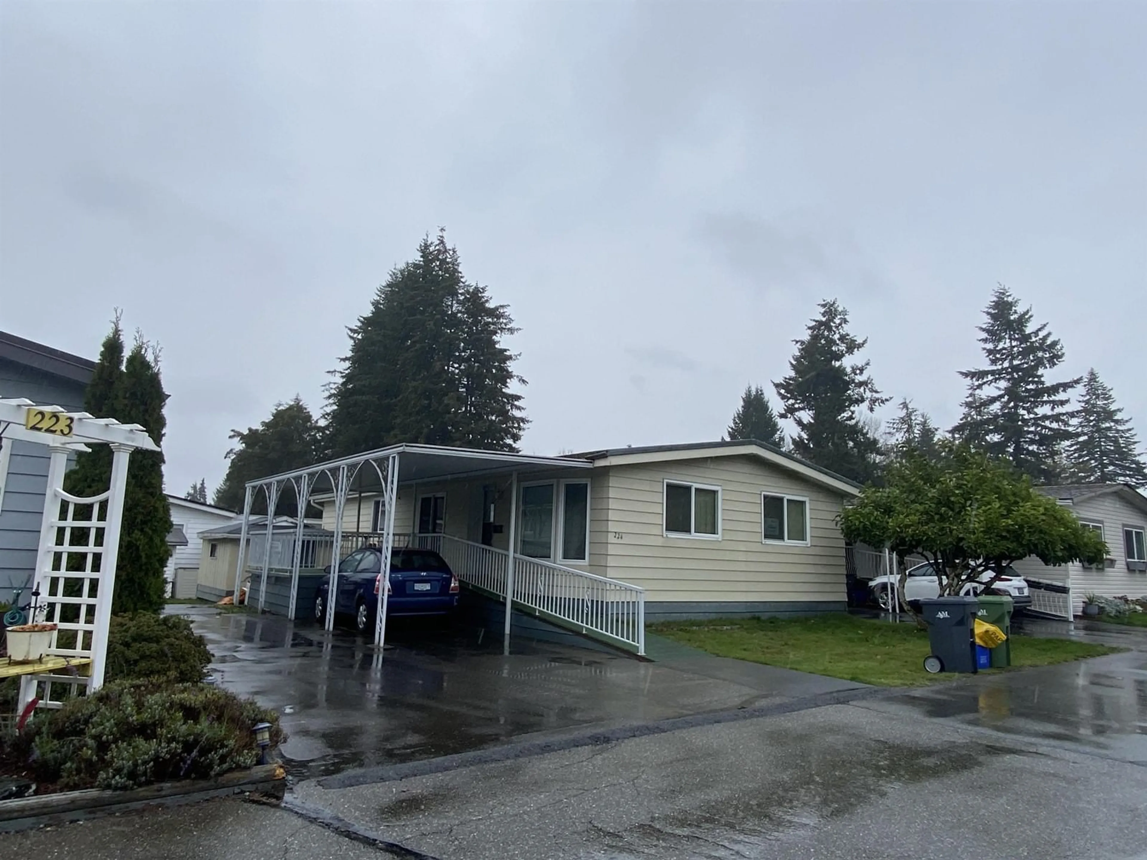 Frontside or backside of a home, the street view for 224 3665 244 STREET, Langley British Columbia V2Z1N1