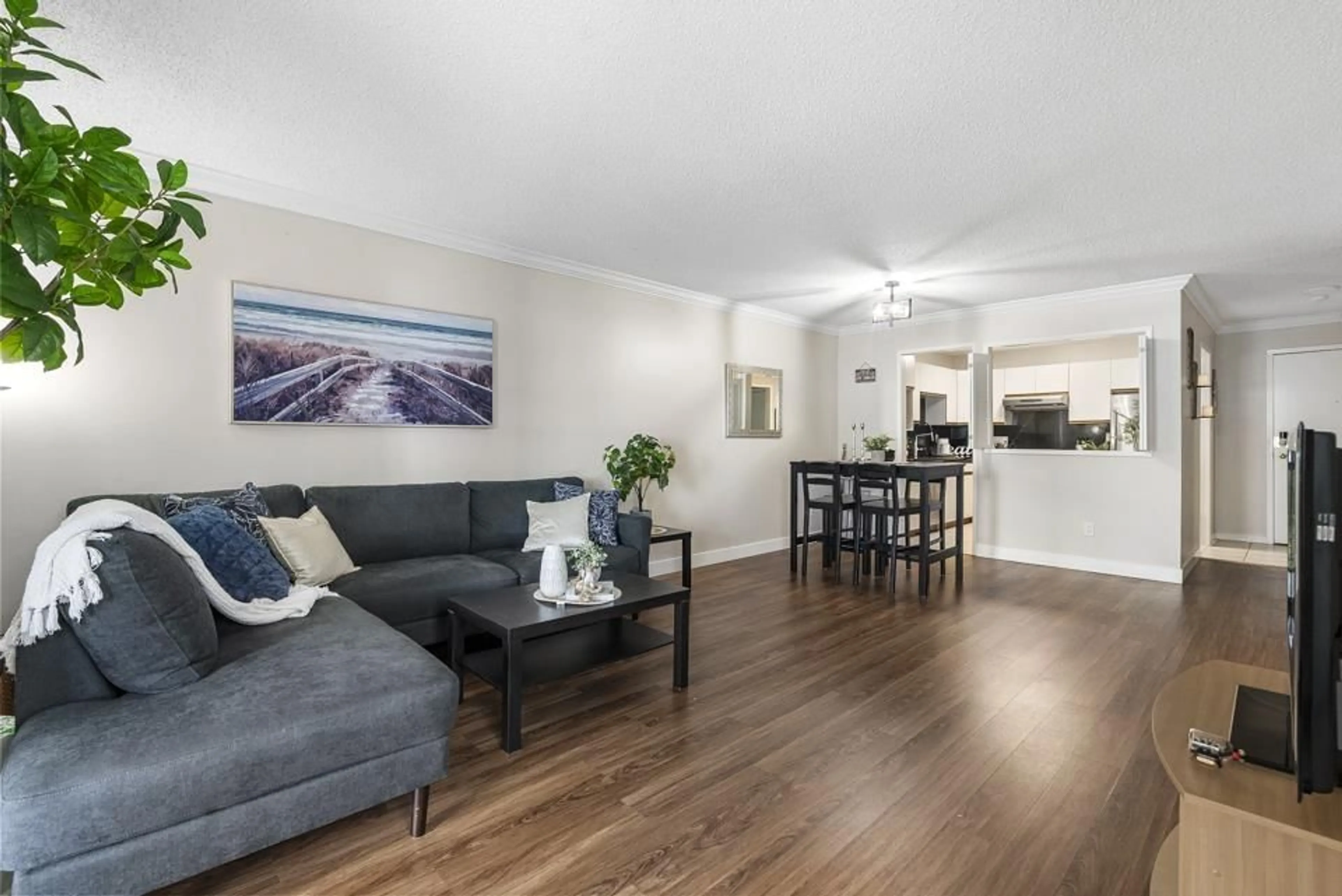 Living room, wood floors for 206 1480 VIDAL STREET, White Rock British Columbia V4B3T7