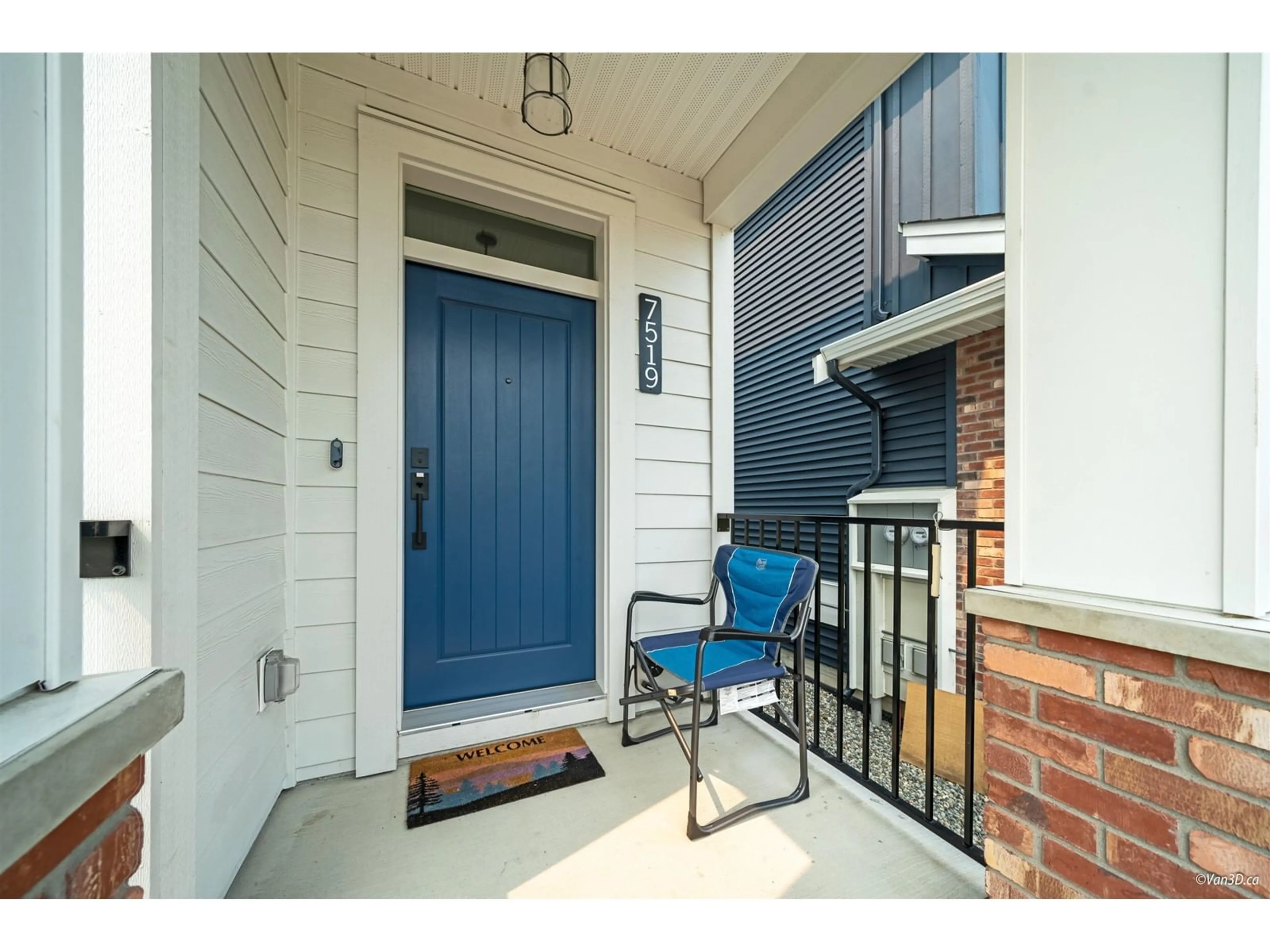 Indoor entryway, wood floors for 7519 197 STREET, Langley British Columbia V2Y1S2