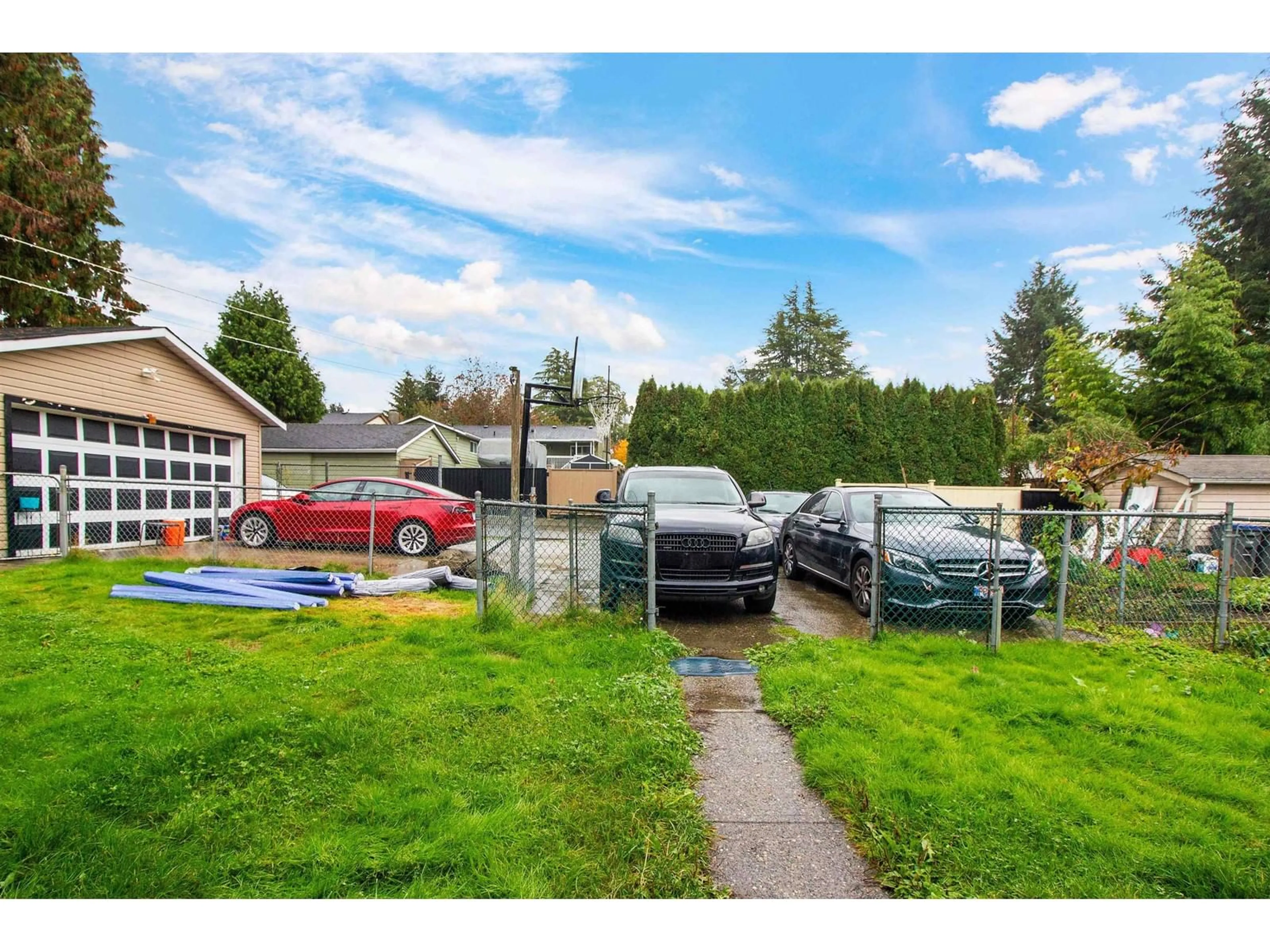 A pic from outside/outdoor area/front of a property/back of a property/a pic from drone, street for 8674 152 STREET, Surrey British Columbia V3S3N2