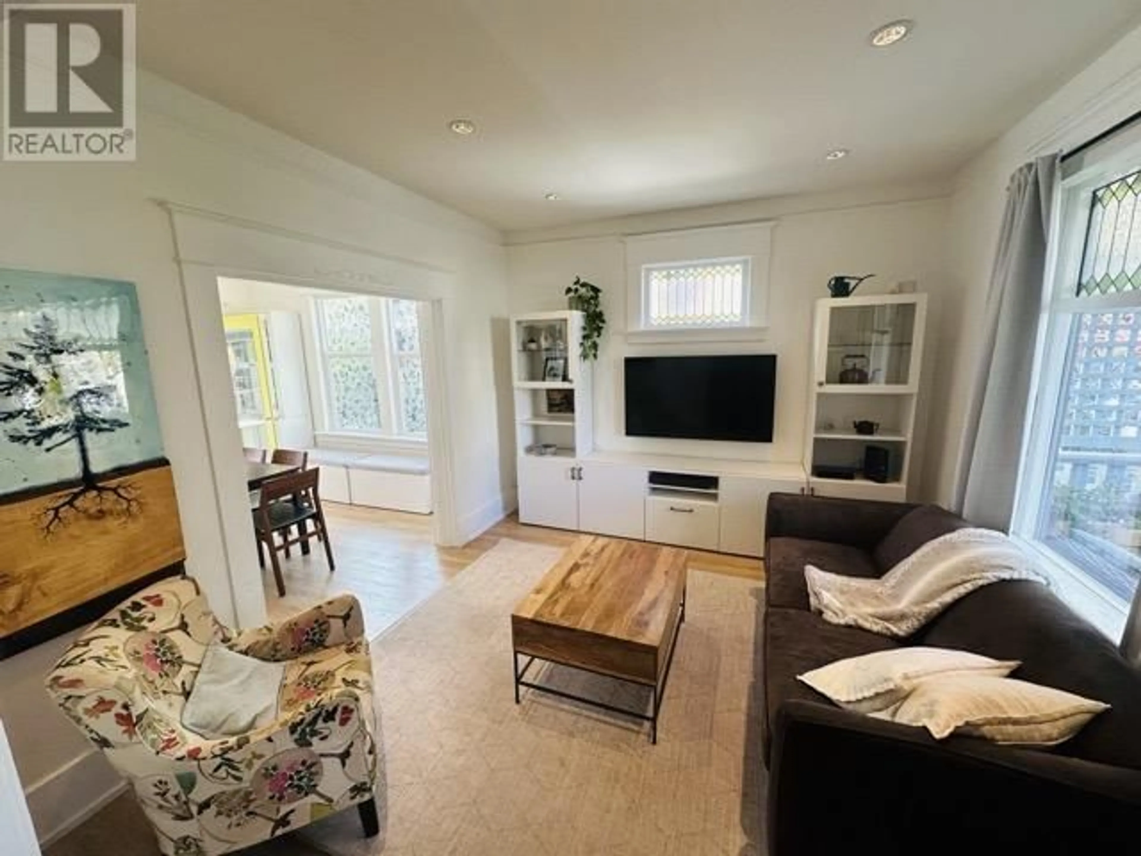 Living room, wood floors for 428 E 24TH AVENUE, Vancouver British Columbia V5V2A1