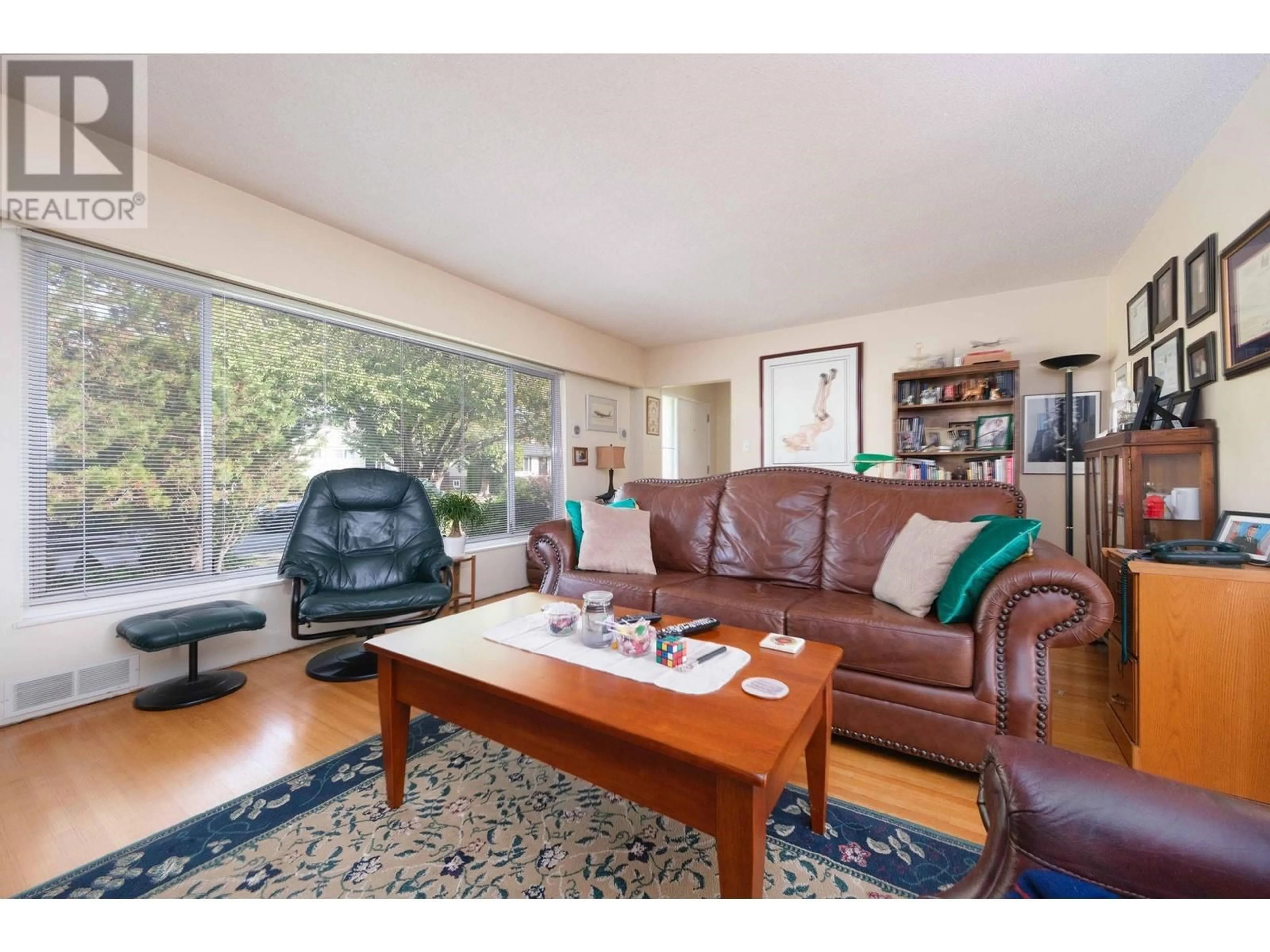 Living room, wood floors for 3726 PETER STREET, Burnaby British Columbia V5J1N4