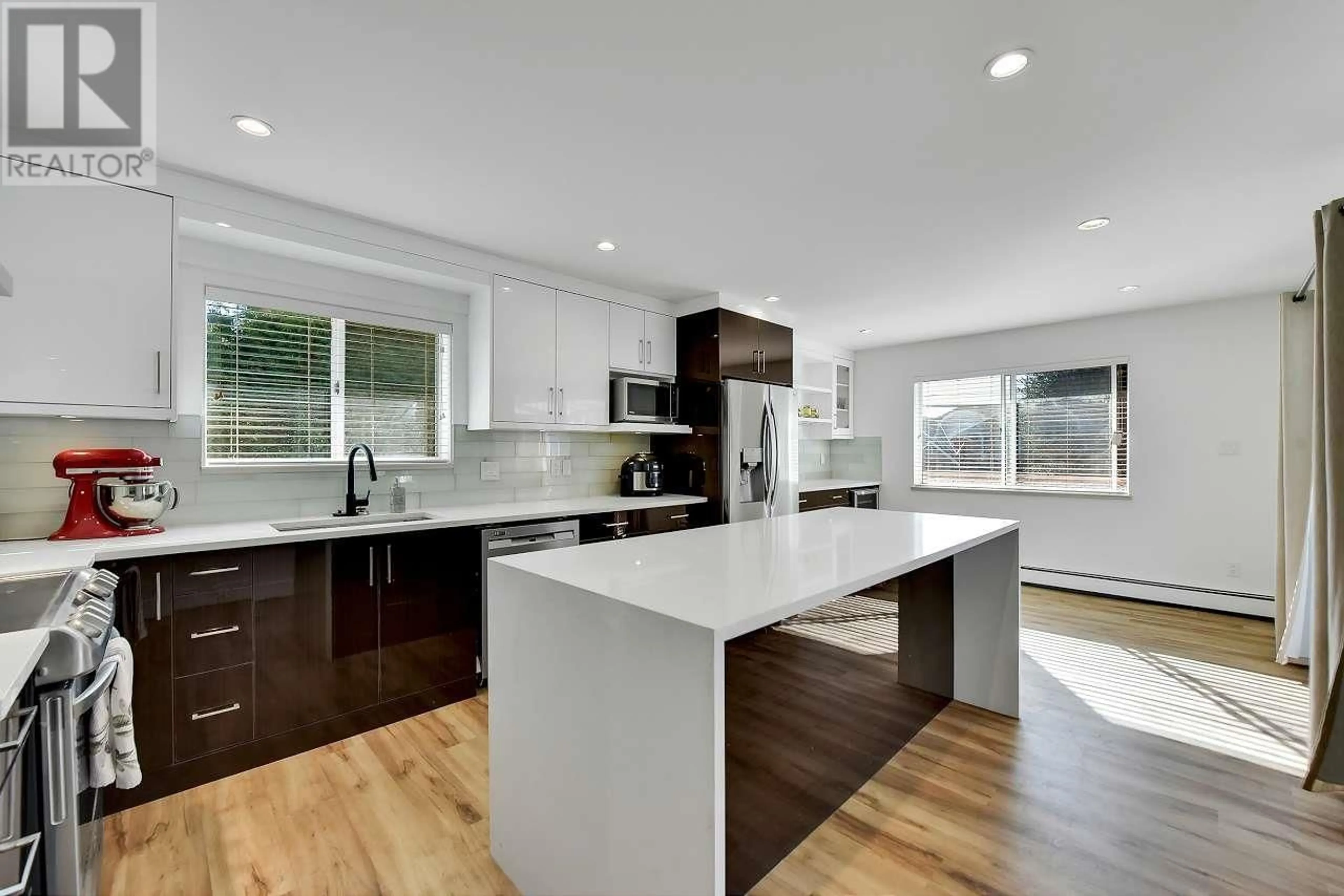 Open concept kitchen, wood/laminate floor for 996 DUTHIE AVENUE, Burnaby British Columbia V5A2P8