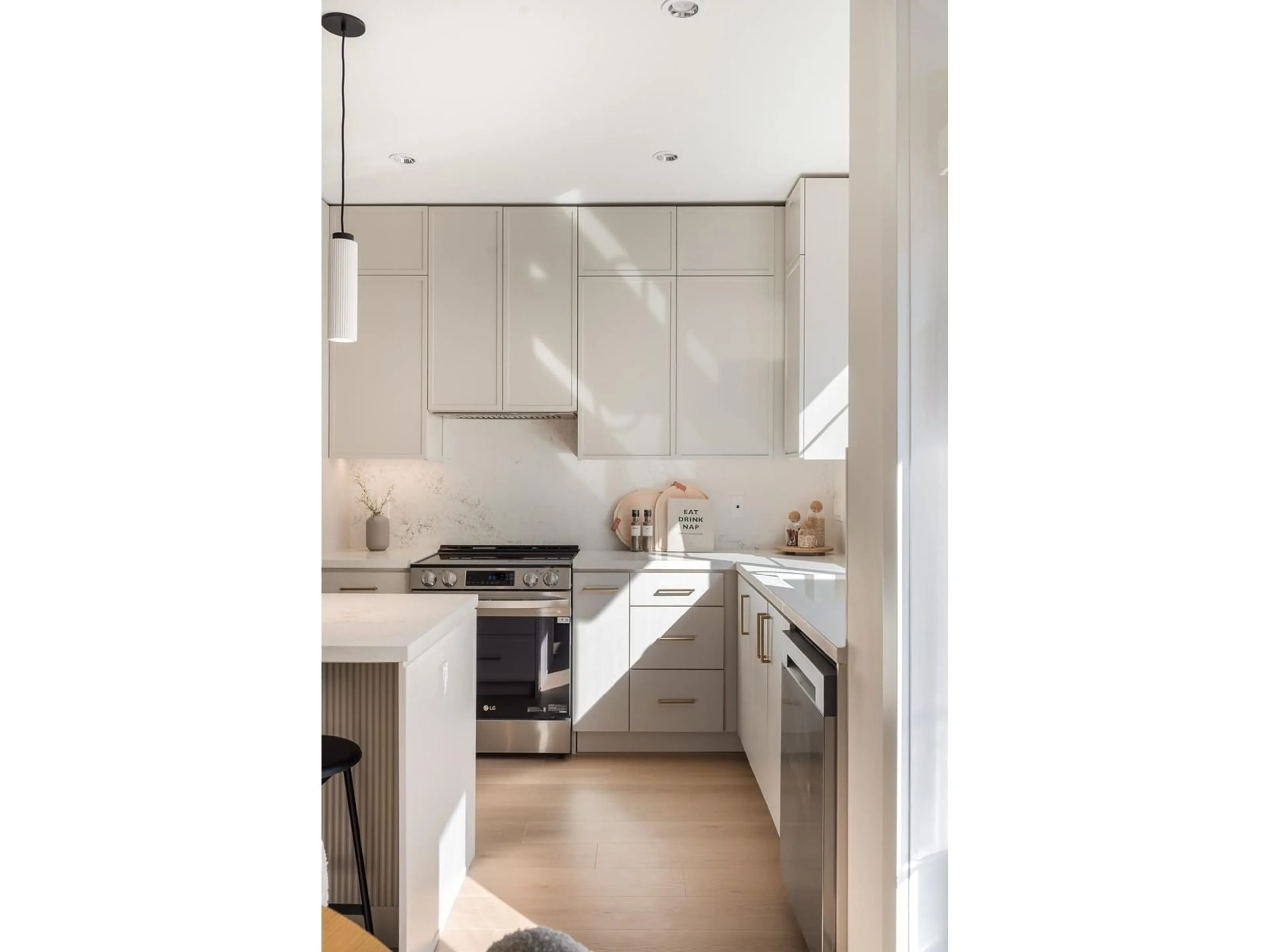 Contemporary kitchen, wood floors for 60 14285 64 AVENUE, Surrey British Columbia V0V0V0