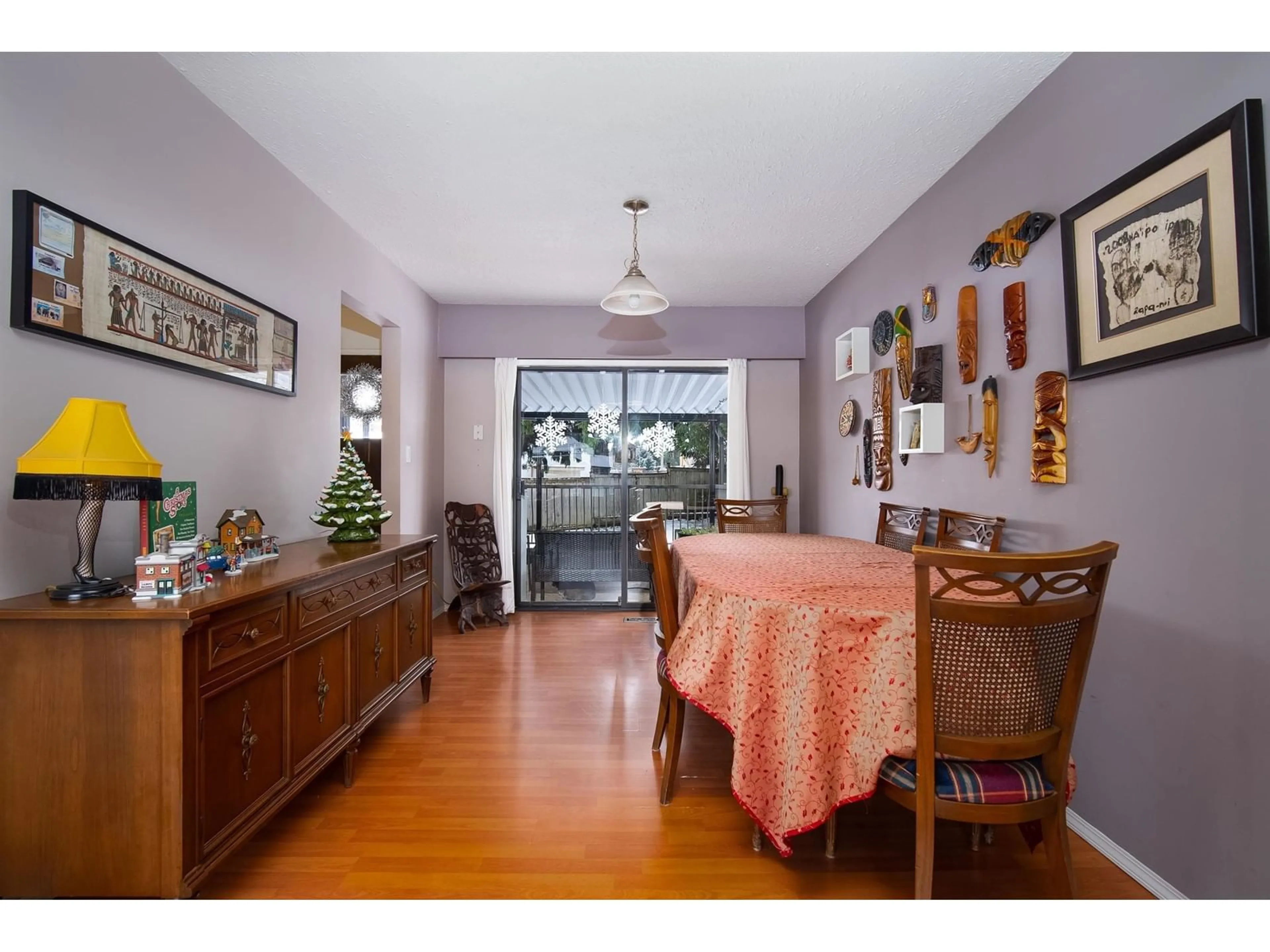 Dining room, wood floors, cottage for 32574 GENEVA AVENUE, Abbotsford British Columbia V2T3X9