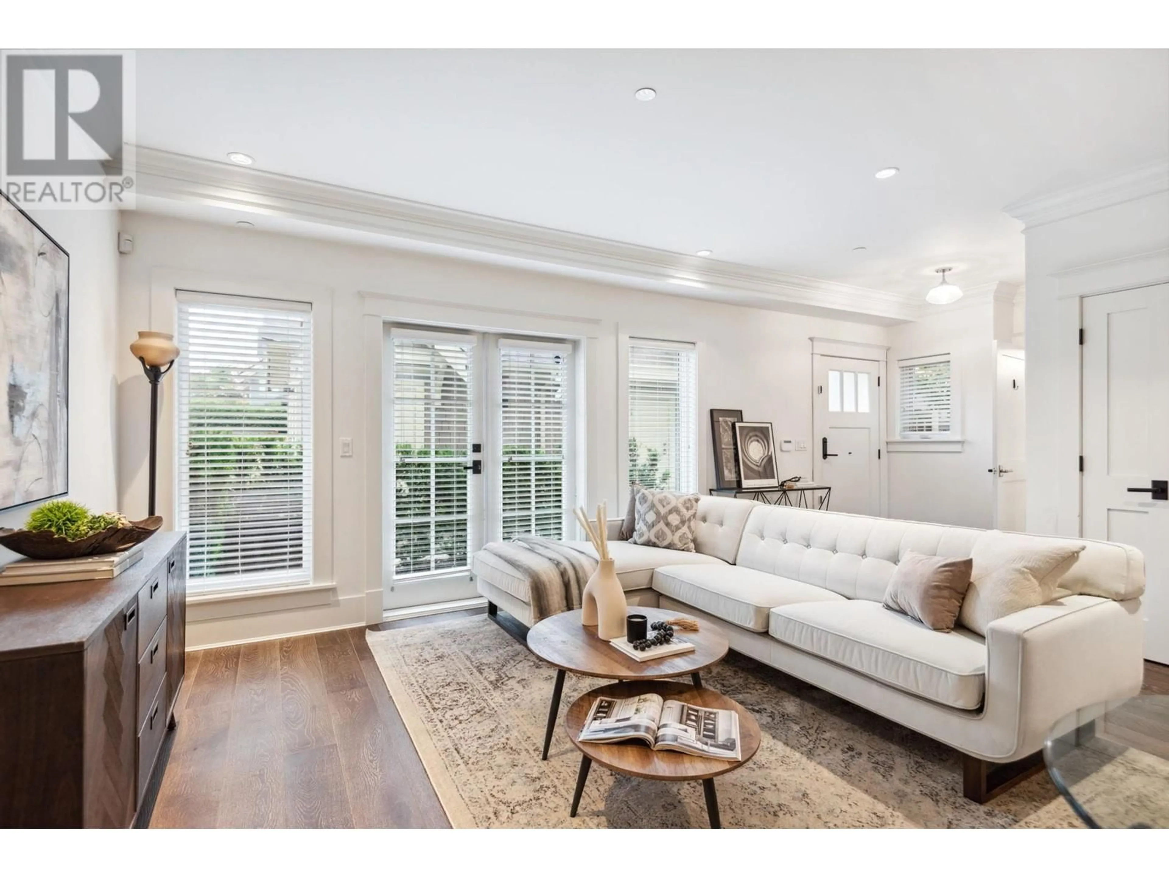 Living room, wood floors for 3182 BURRARD STREET, Vancouver British Columbia V6J2L9