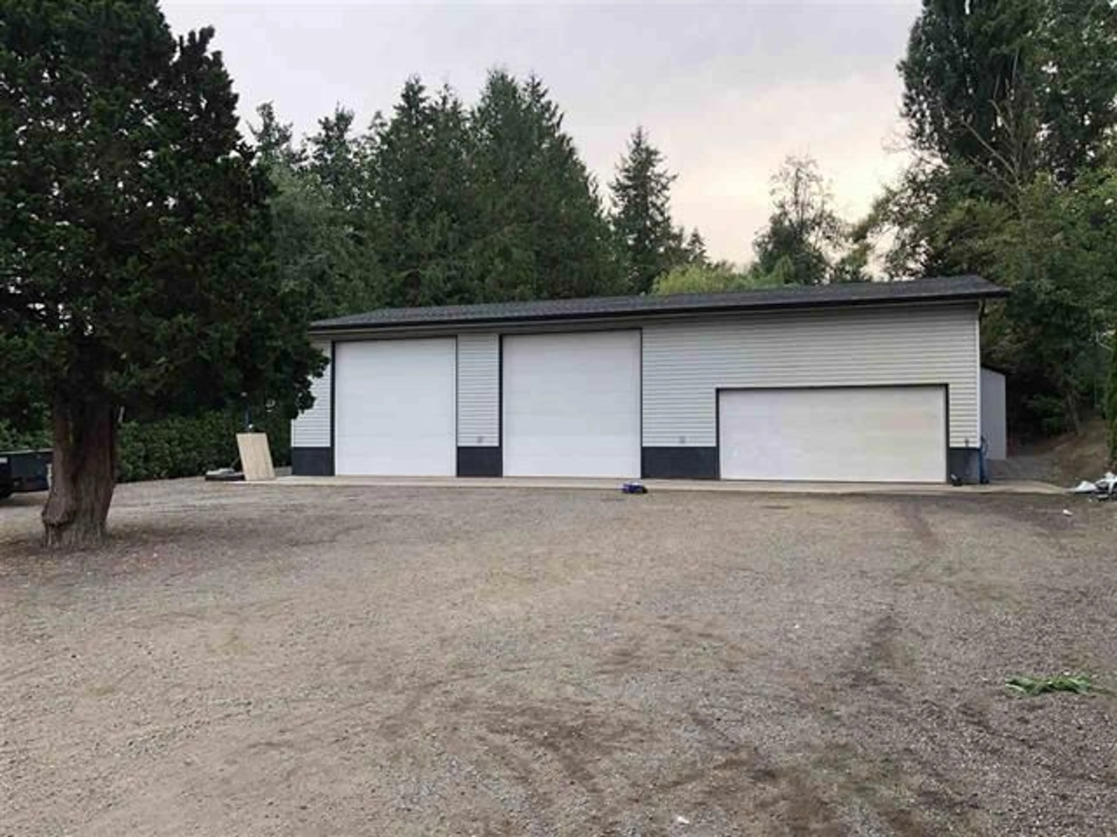 Indoor garage, cement floor for 2561 ROSS ROAD, Abbotsford British Columbia V4X1J3