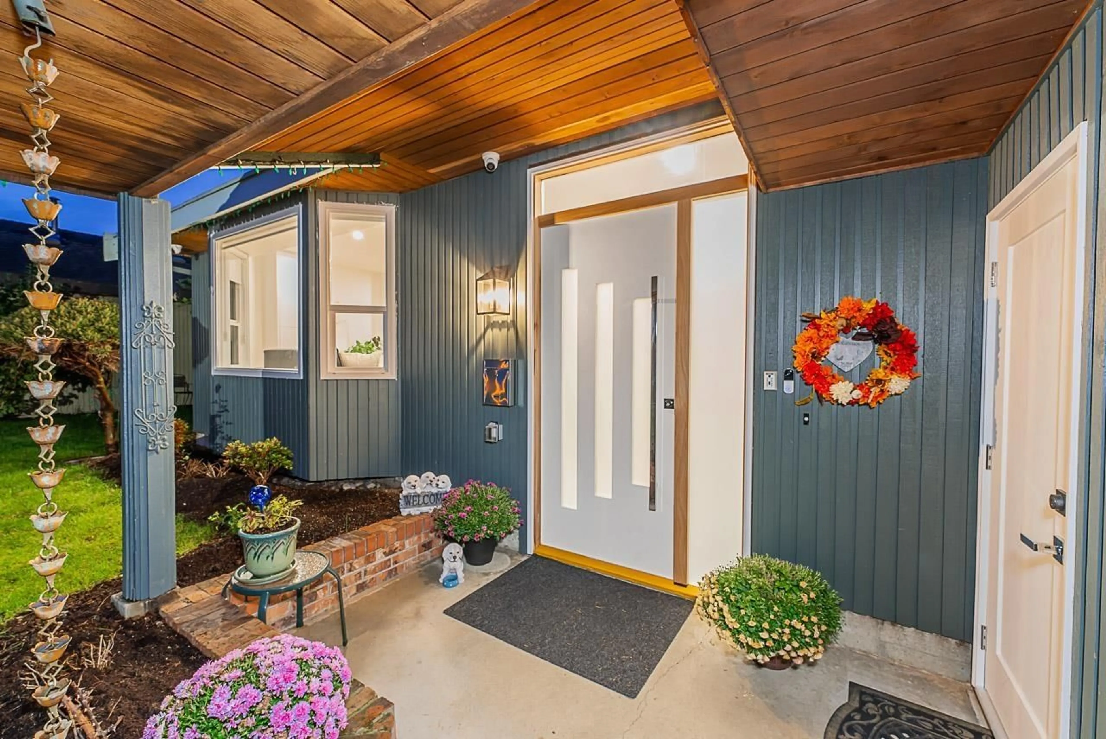 Indoor entryway, wood floors for 11081 WARWICK ROAD, Delta British Columbia V4C7J9