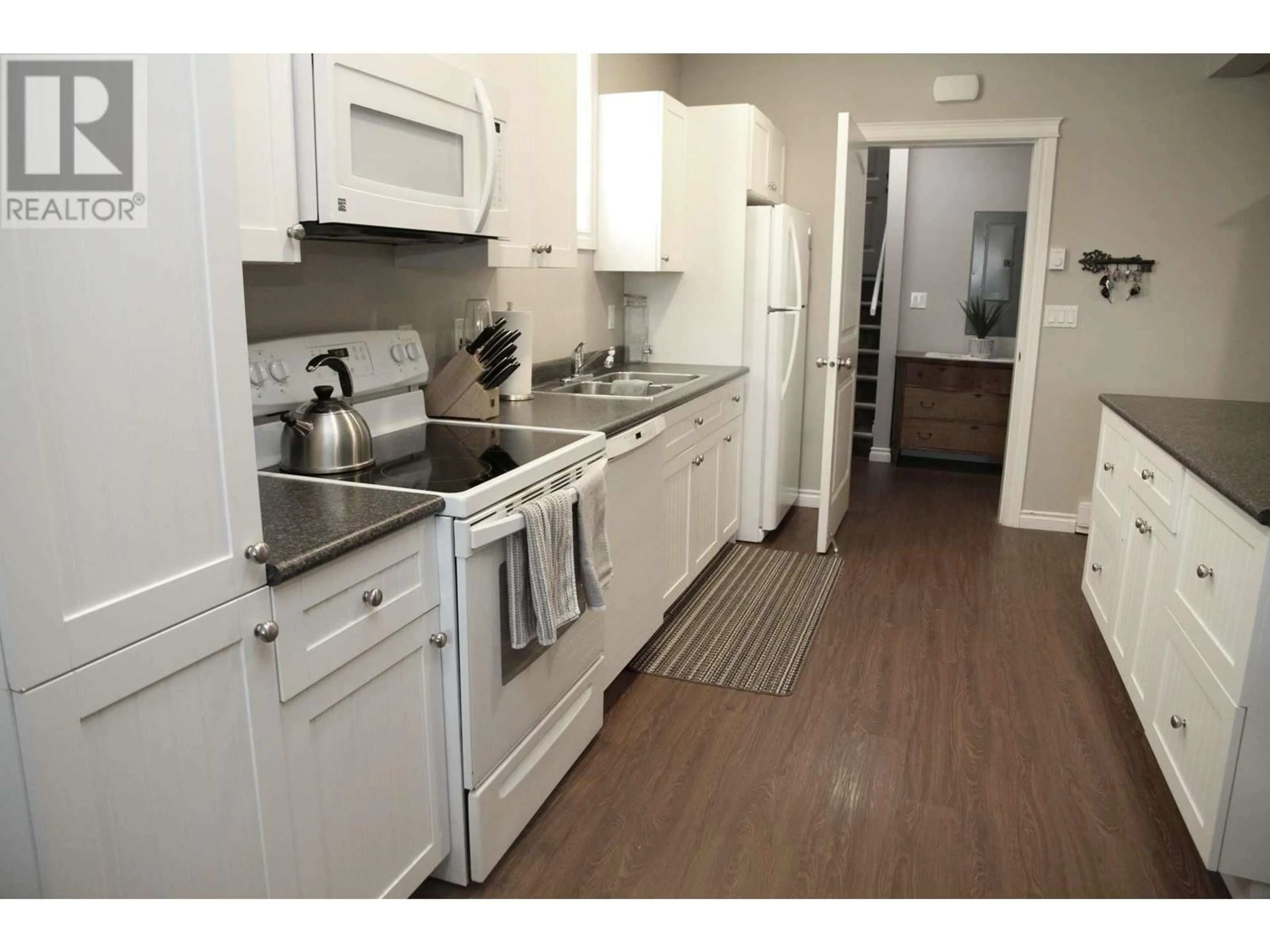 Standard kitchen, wood floors for 9648 N SPRUCE STREET, Taylor British Columbia V0C2K0