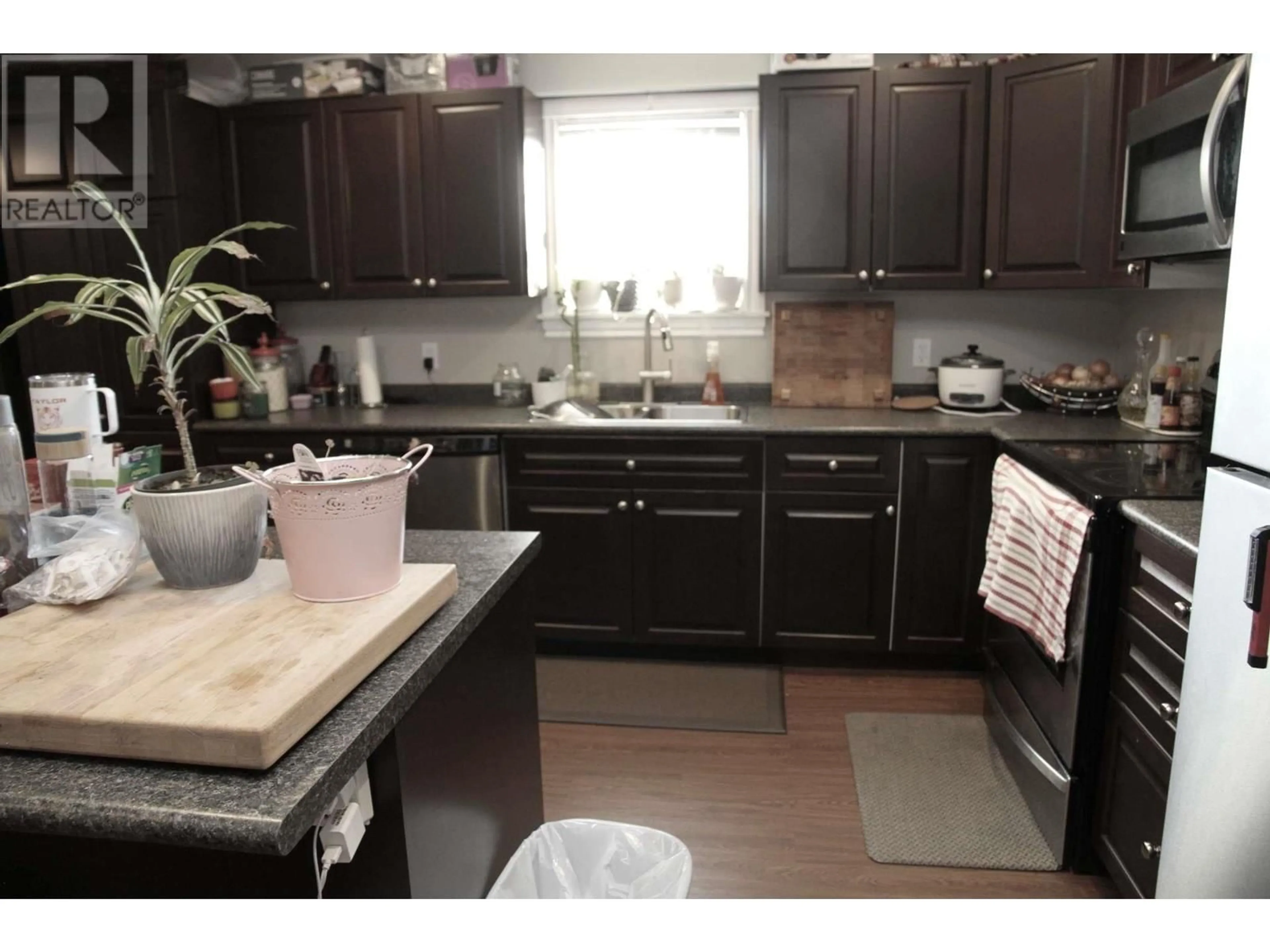 Kitchen, wood floors for 9648 N SPRUCE STREET, Taylor British Columbia V0C2K0