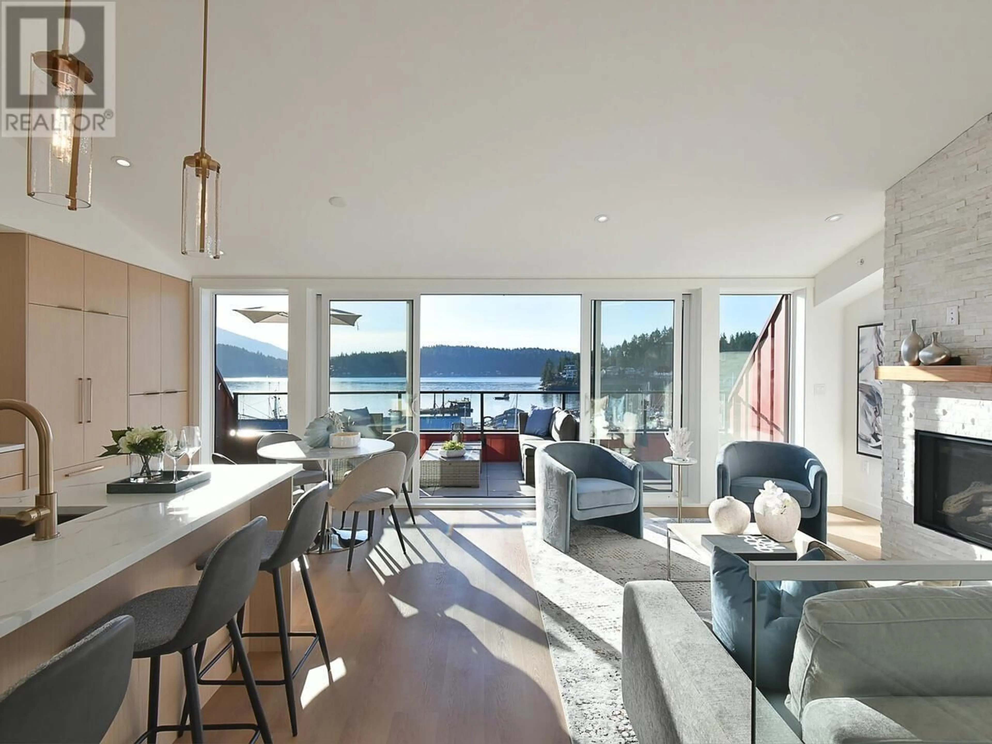 Living room with furniture, unknown for 101 - 263 GOWER POINT ROAD, Gibsons British Columbia V0N1V0