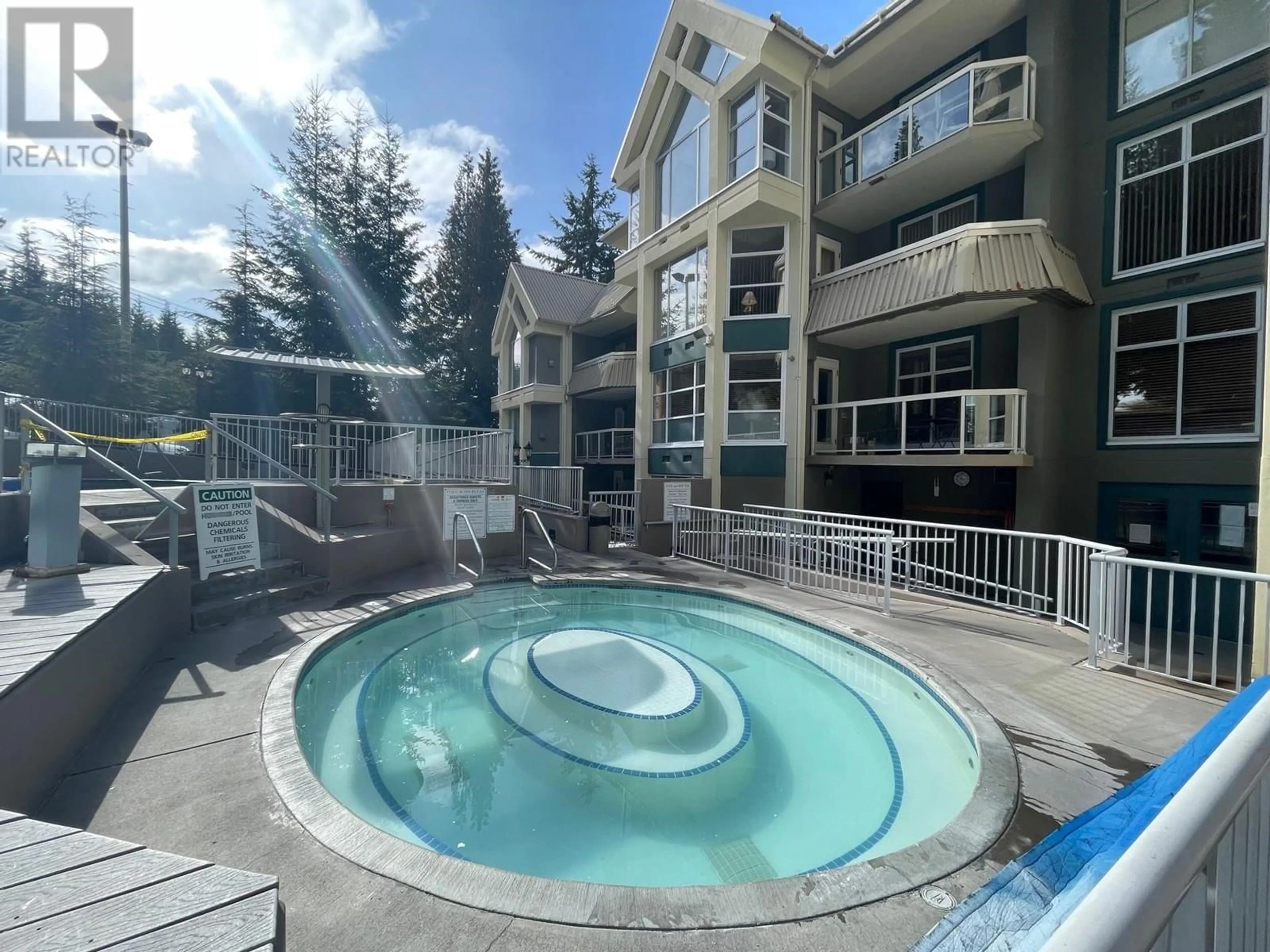 Indoor or outdoor pool for 305 wk1&2-4910 SPEARHEAD PLACE, Whistler British Columbia V0N1B4