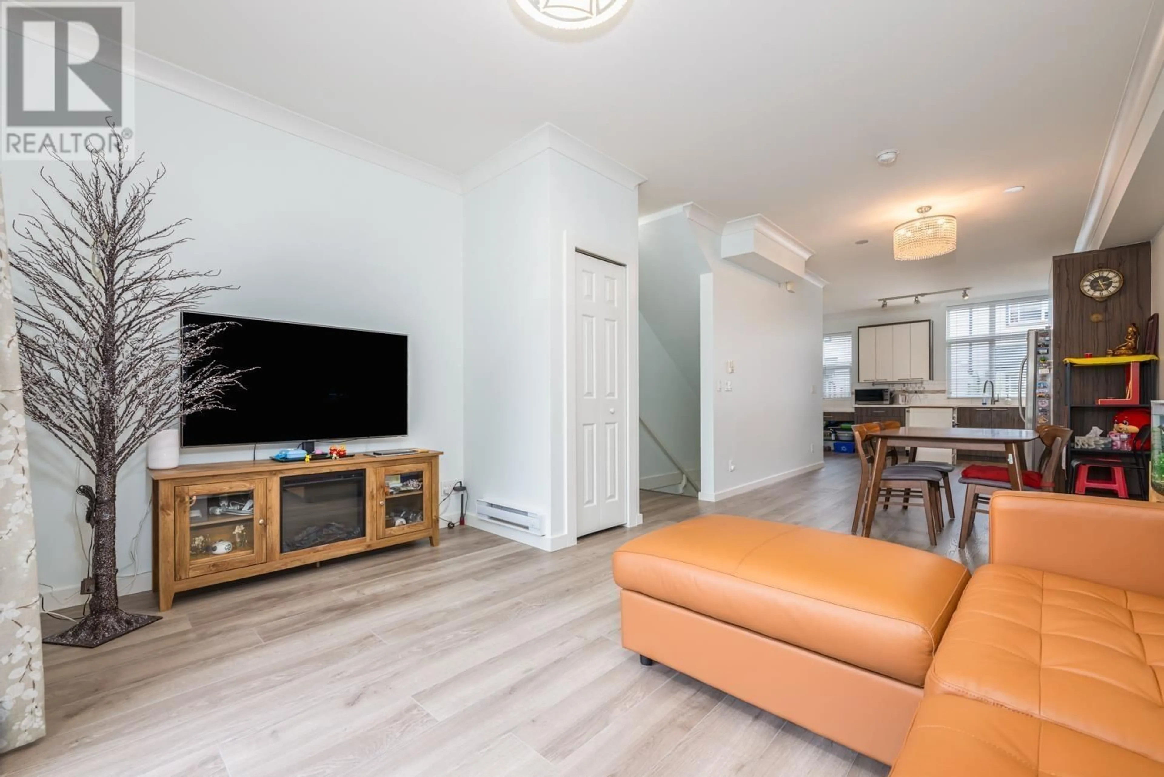 Living room, wood floors for 109 7533 GILLEY AVENUE, Burnaby British Columbia V5J0E8