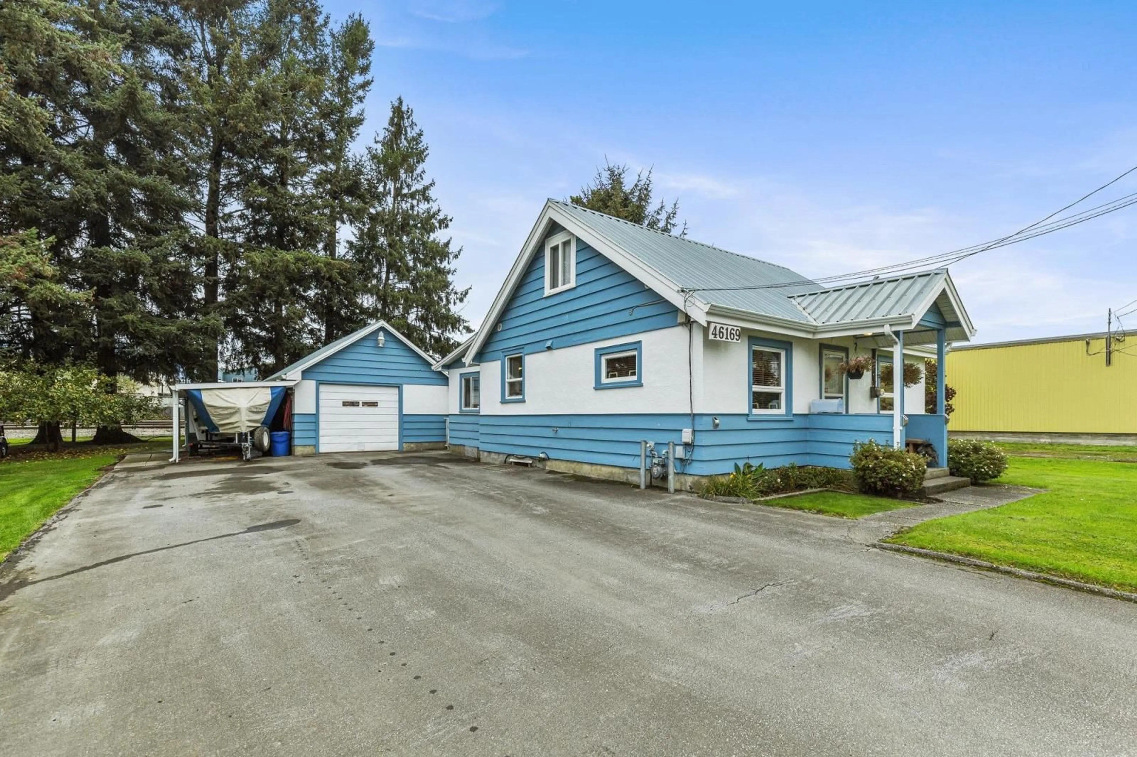 Frontside or backside of a home, cottage for 46169 NORRISH AVENUE, Chilliwack British Columbia V2P1K8