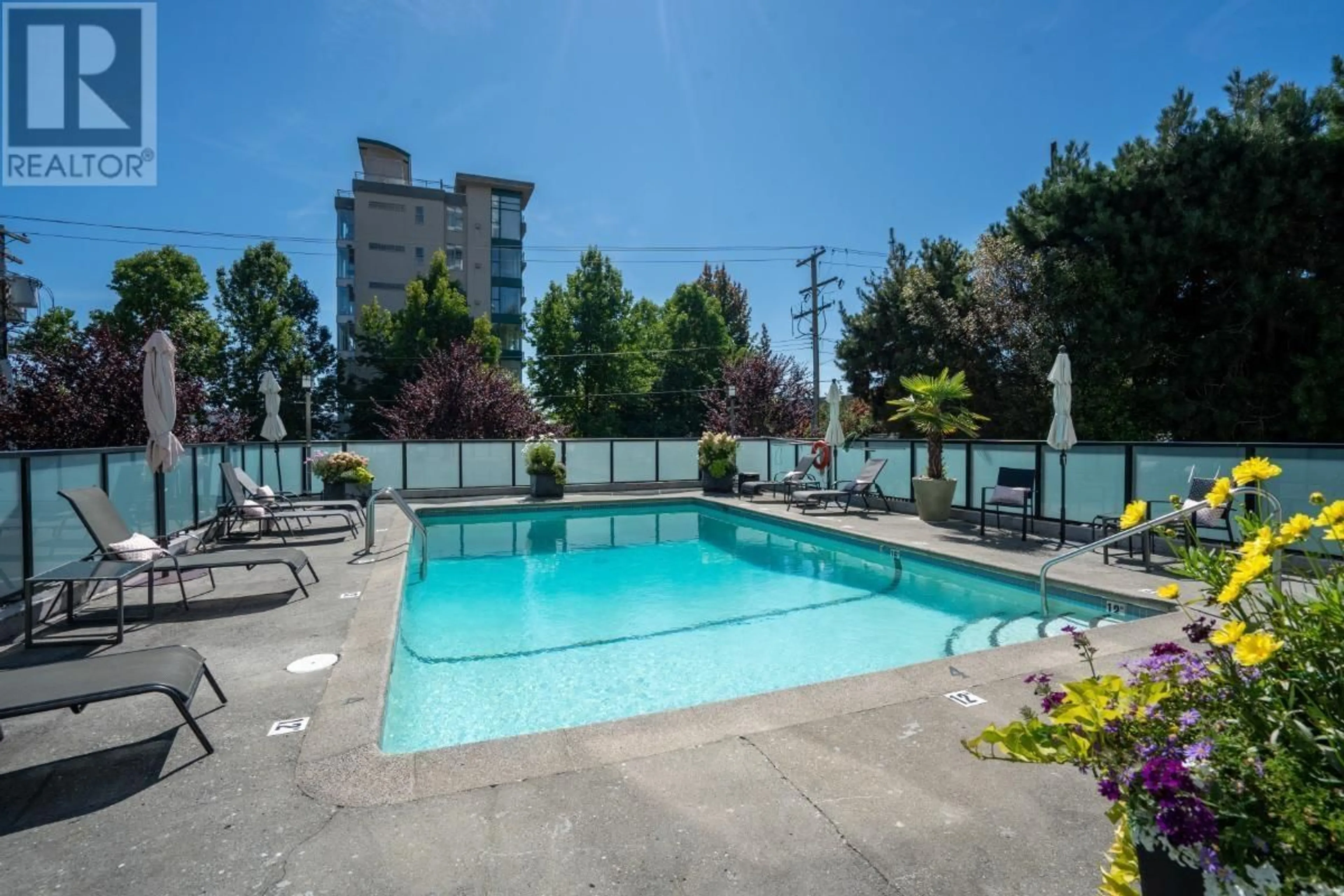 Indoor or outdoor pool for 1403 650 16TH STREET, West Vancouver British Columbia V7V3R9