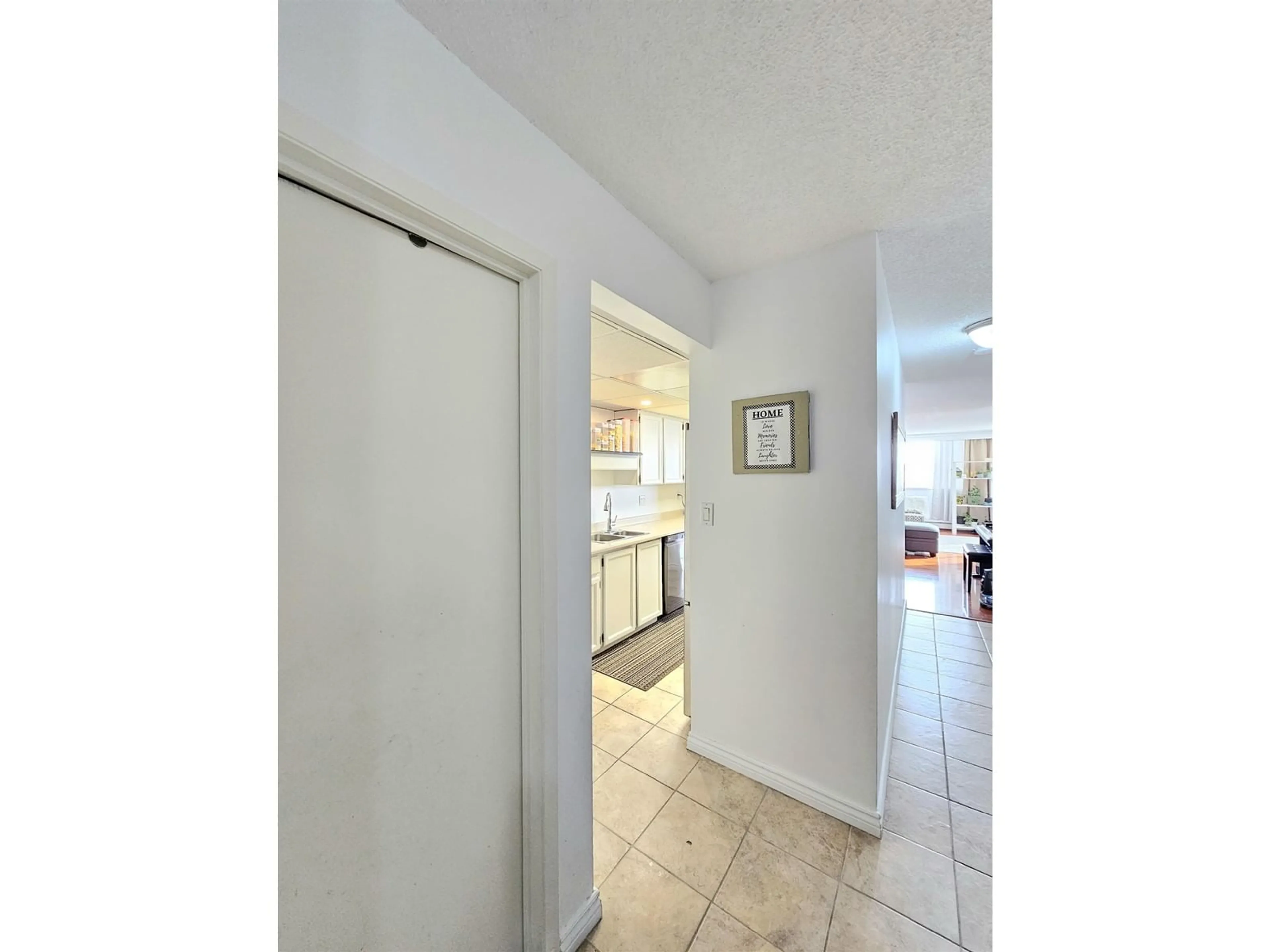 Indoor entryway, not visible floor for 301 11881 88 AVENUE, Delta British Columbia V4C8A2