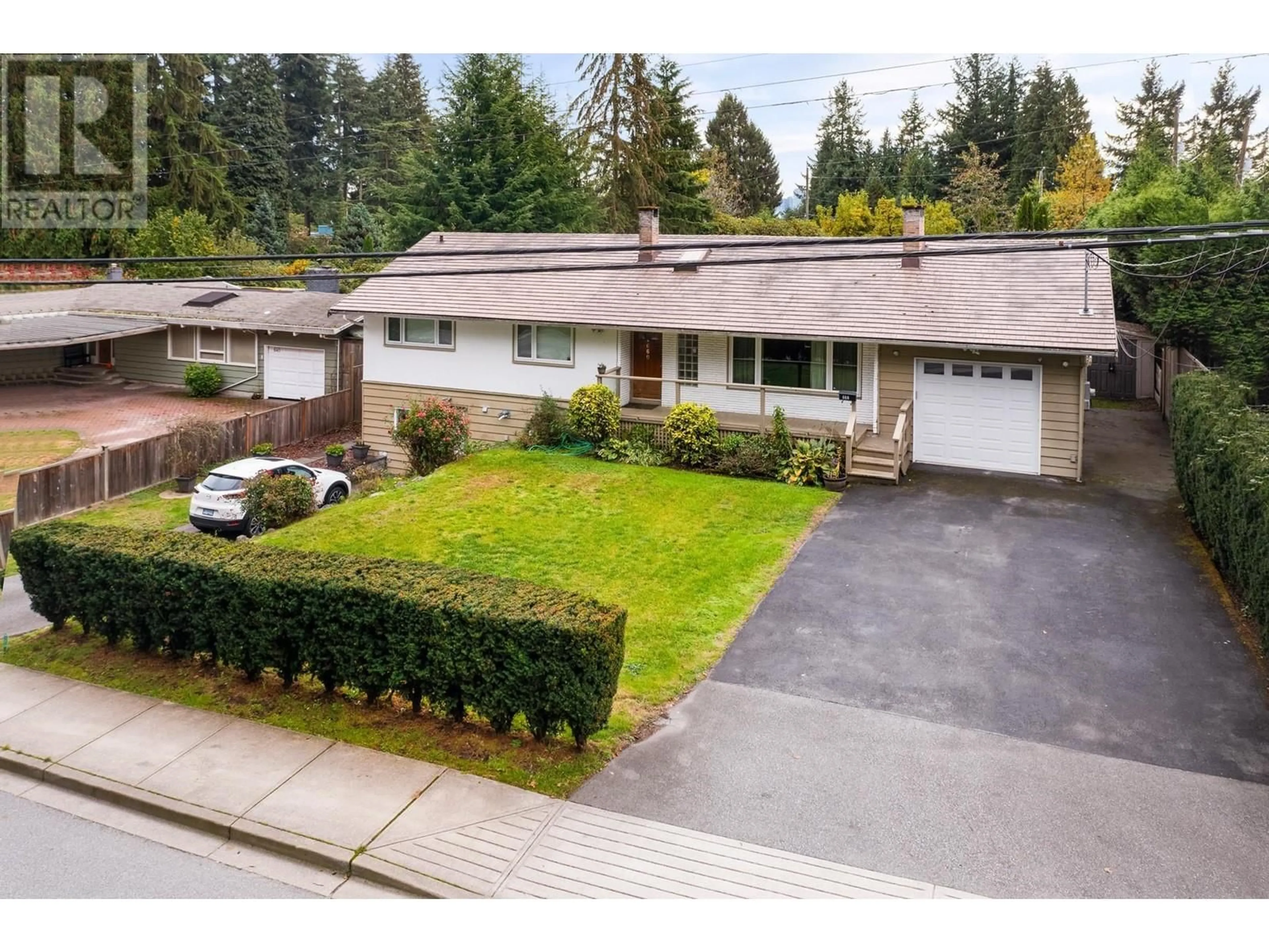 Frontside or backside of a home, the street view for 660 INGLEWOOD AVENUE, West Vancouver British Columbia V7T1X3