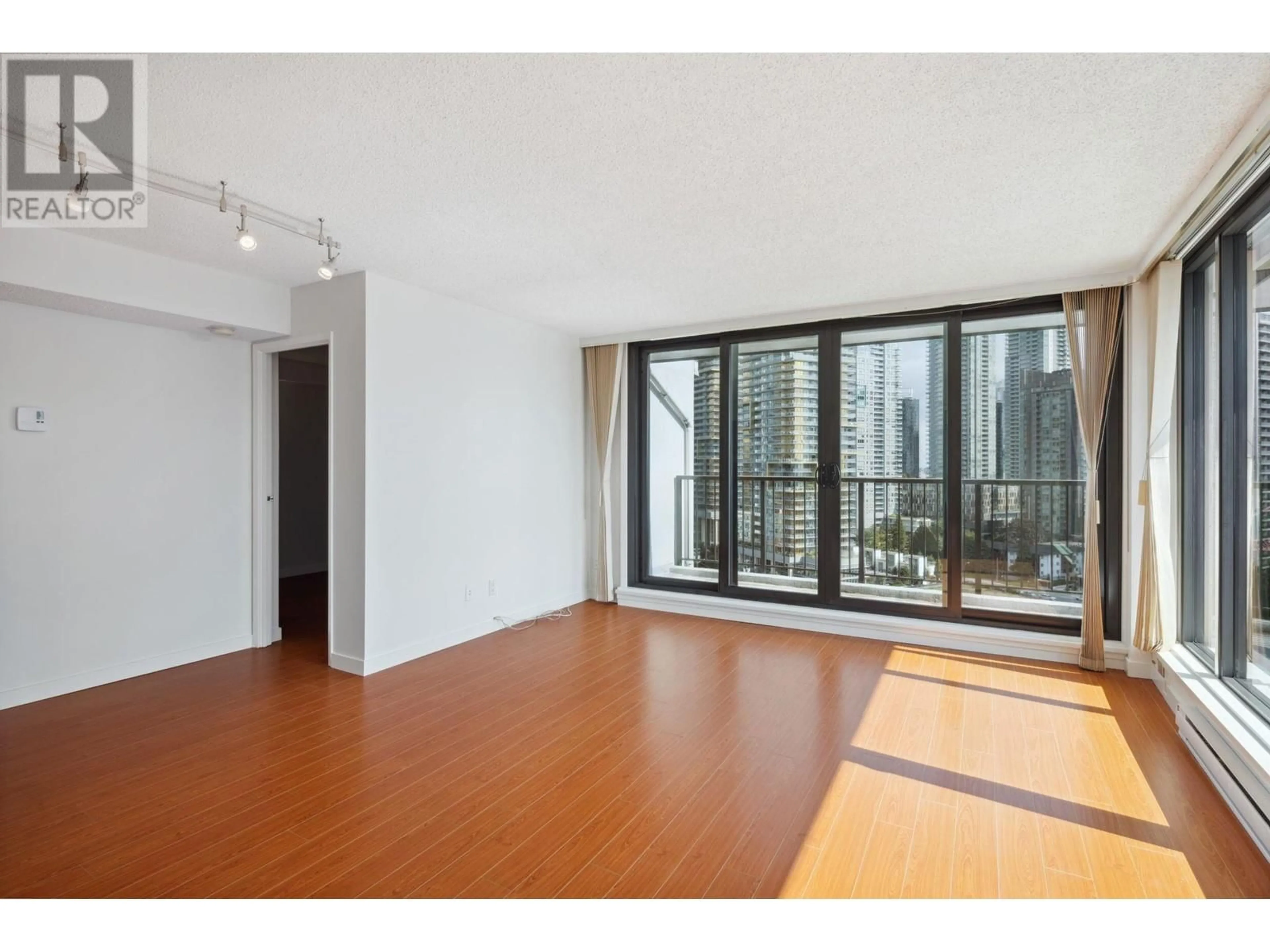 Other indoor space, wood floors for 1706 6455 WILLINGDON AVENUE, Burnaby British Columbia V5H4E4