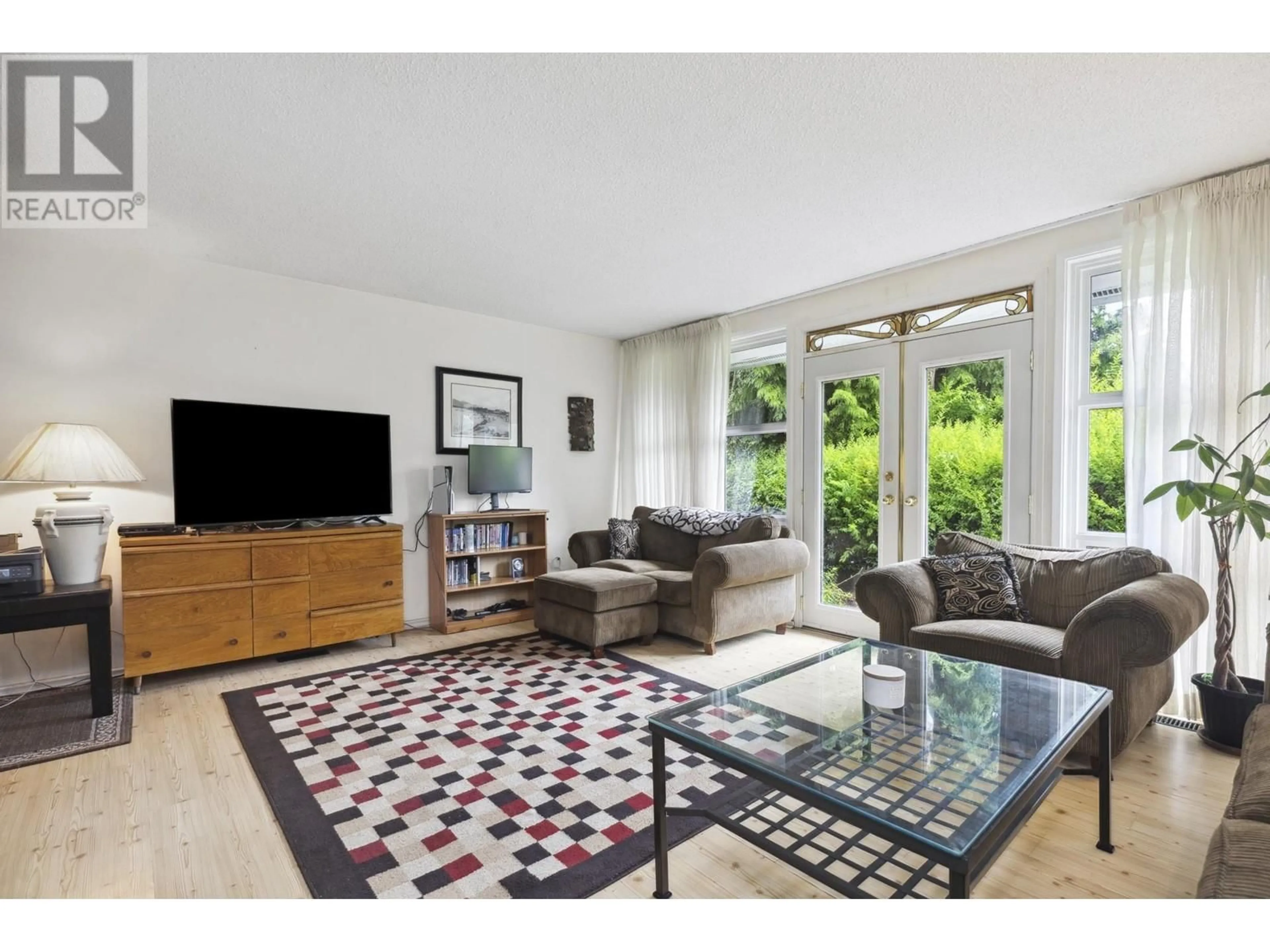 Living room, wood floors for 1450 BRIARLYNN CRESCENT, North Vancouver British Columbia V7J3G5