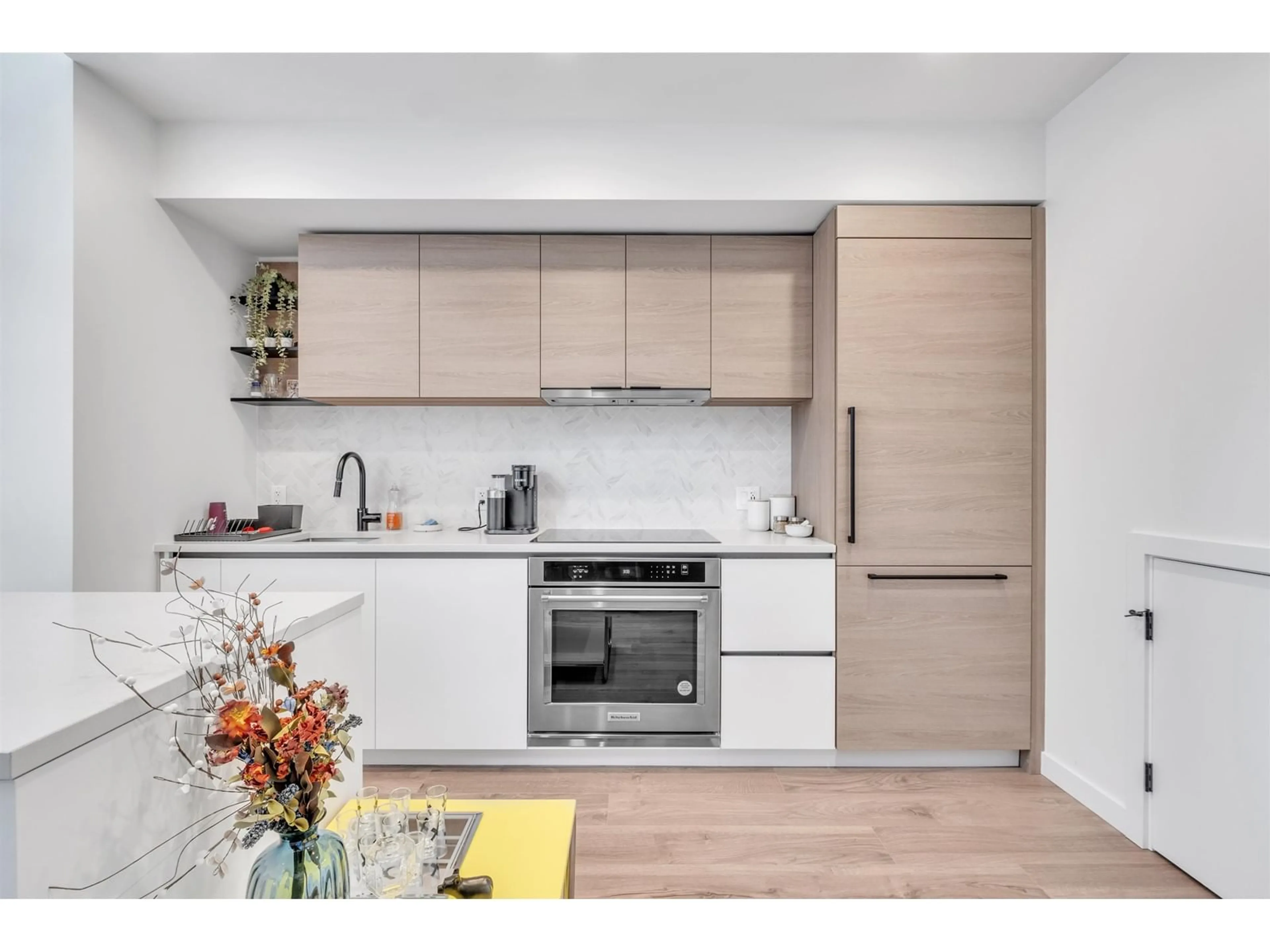 Standard kitchen, wood floors for TH6 10448 UNIVERSITY DRIVE, Surrey British Columbia V3T0S7