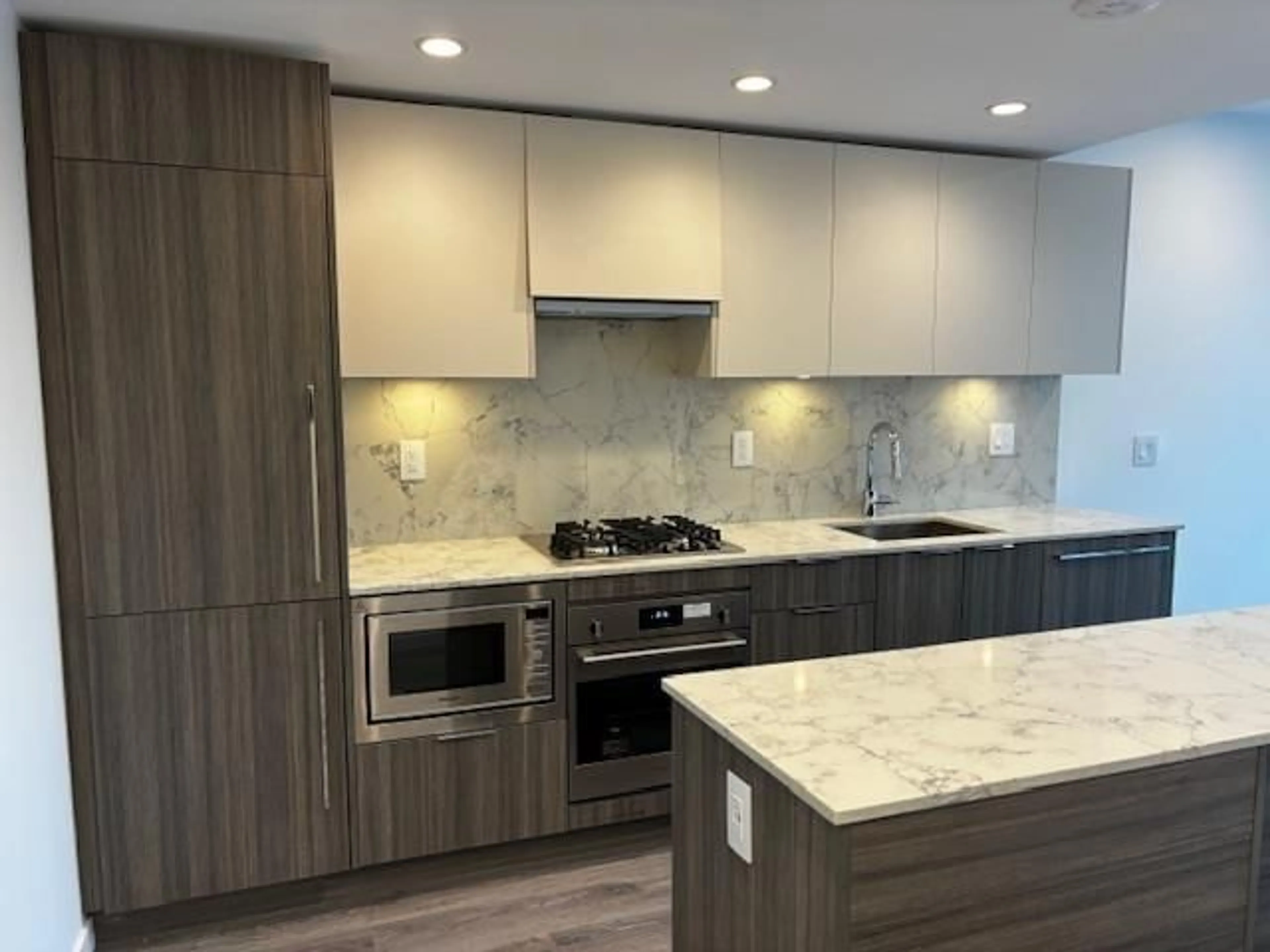 Contemporary kitchen, unknown for 304 - 10333 133, Surrey British Columbia V0V0V0