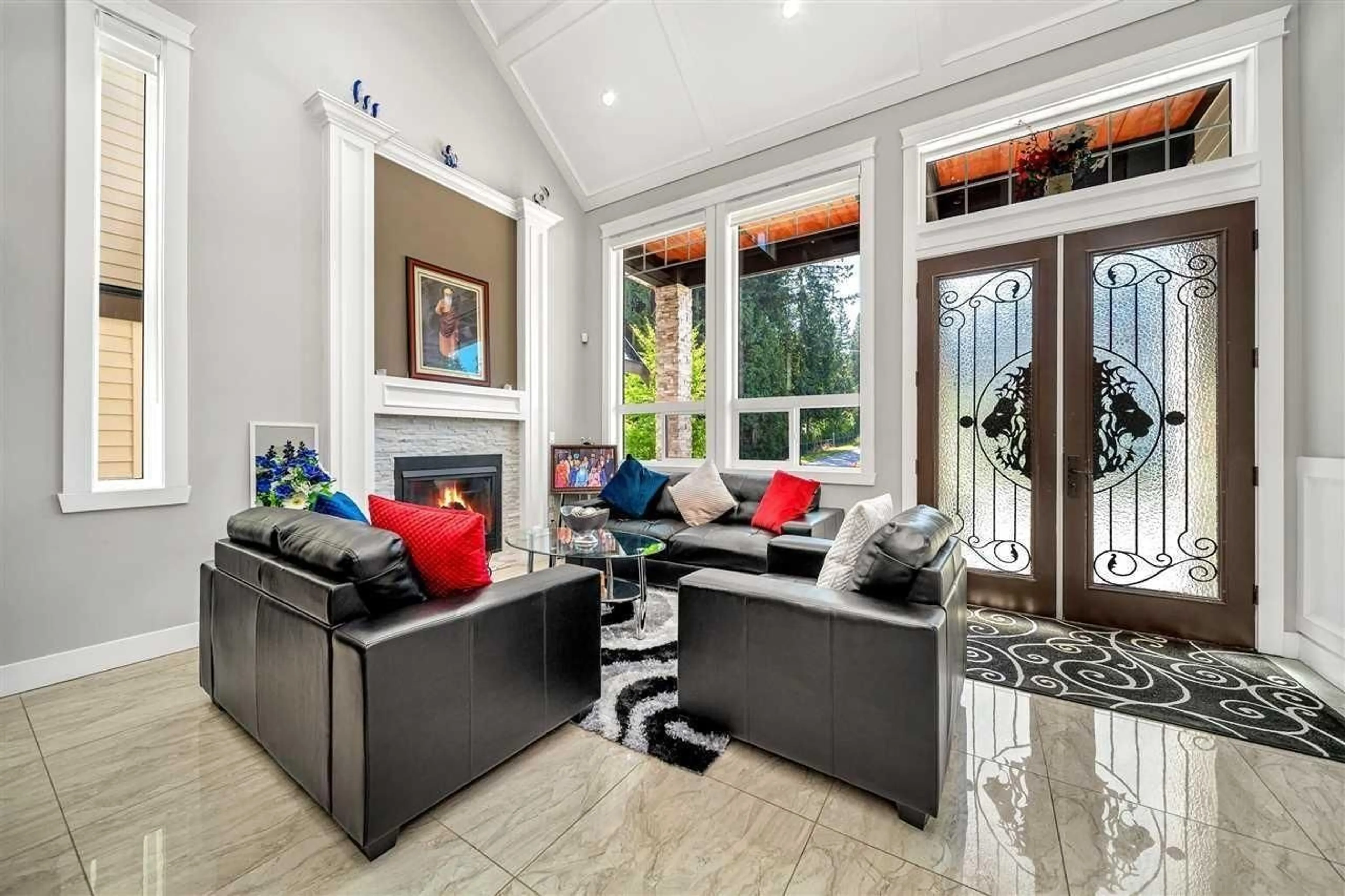 Living room with furniture, ceramic/tile floor for 13837 60A, Surrey British Columbia V3X0H3