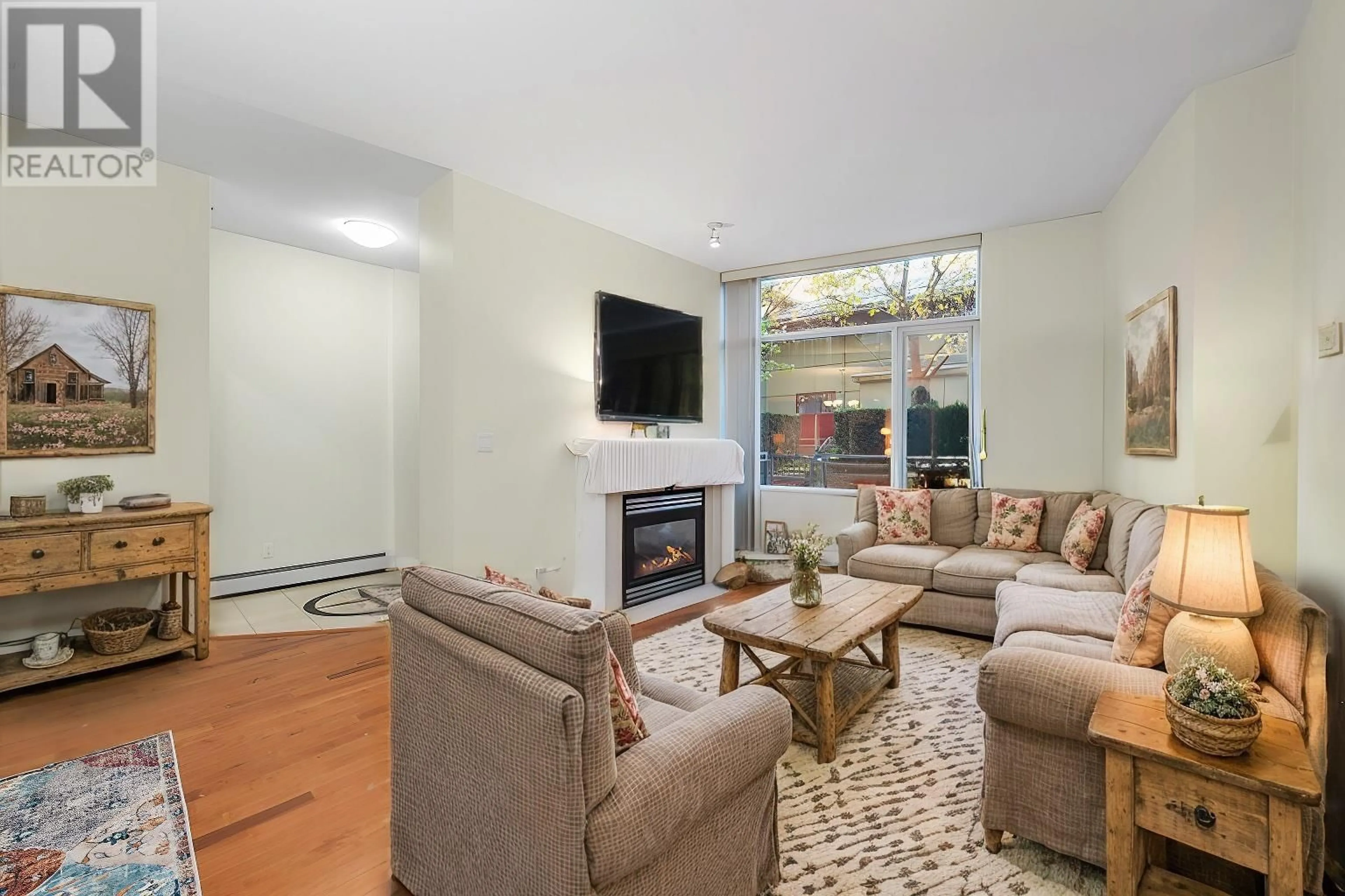 Living room, wood floors for TH116 118 DRAKE STREET, Vancouver British Columbia V6Z2X1