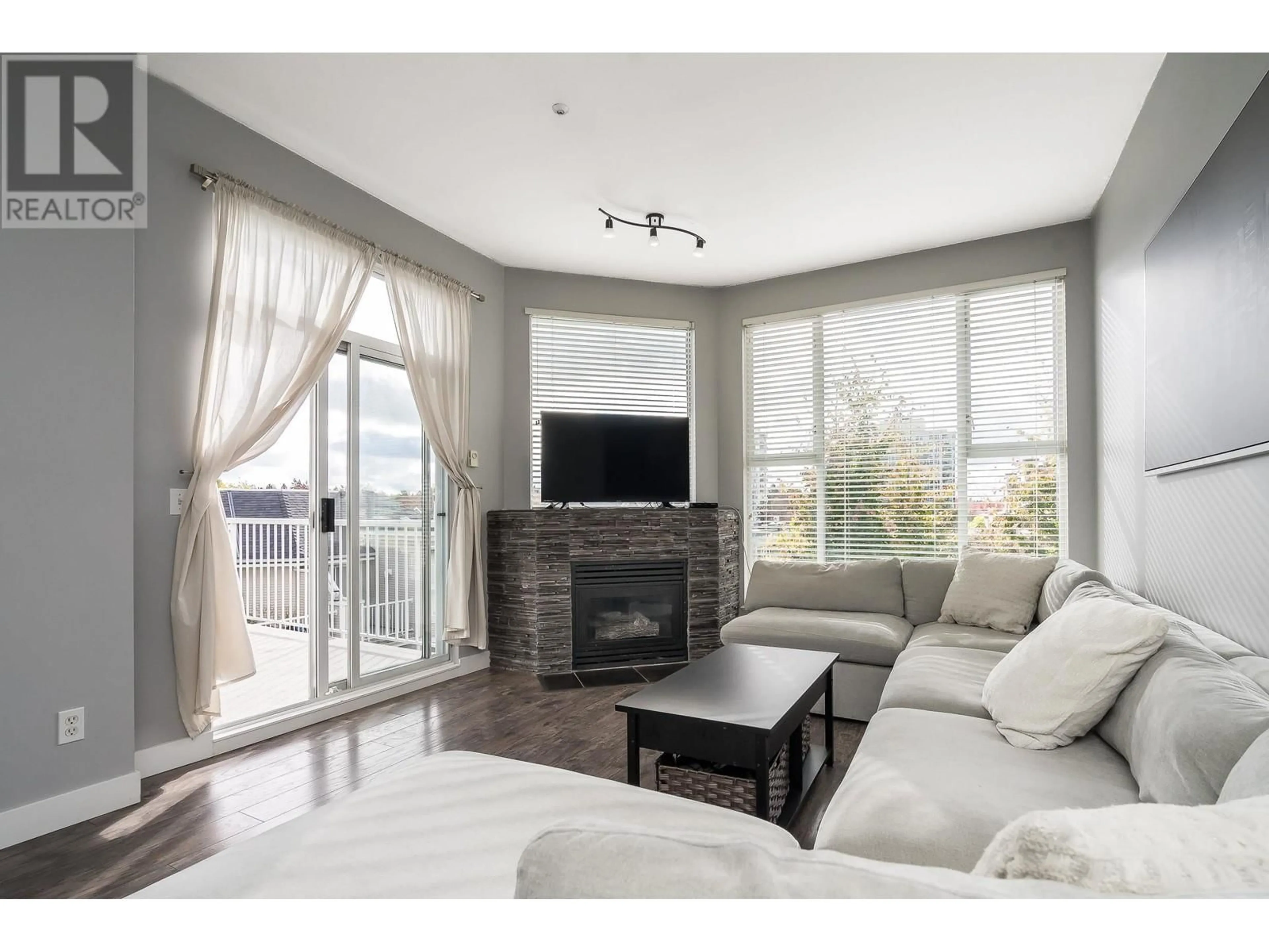 Living room, wood floors for 411 12155 191B STREET, Pitt Meadows British Columbia V3Y2S2