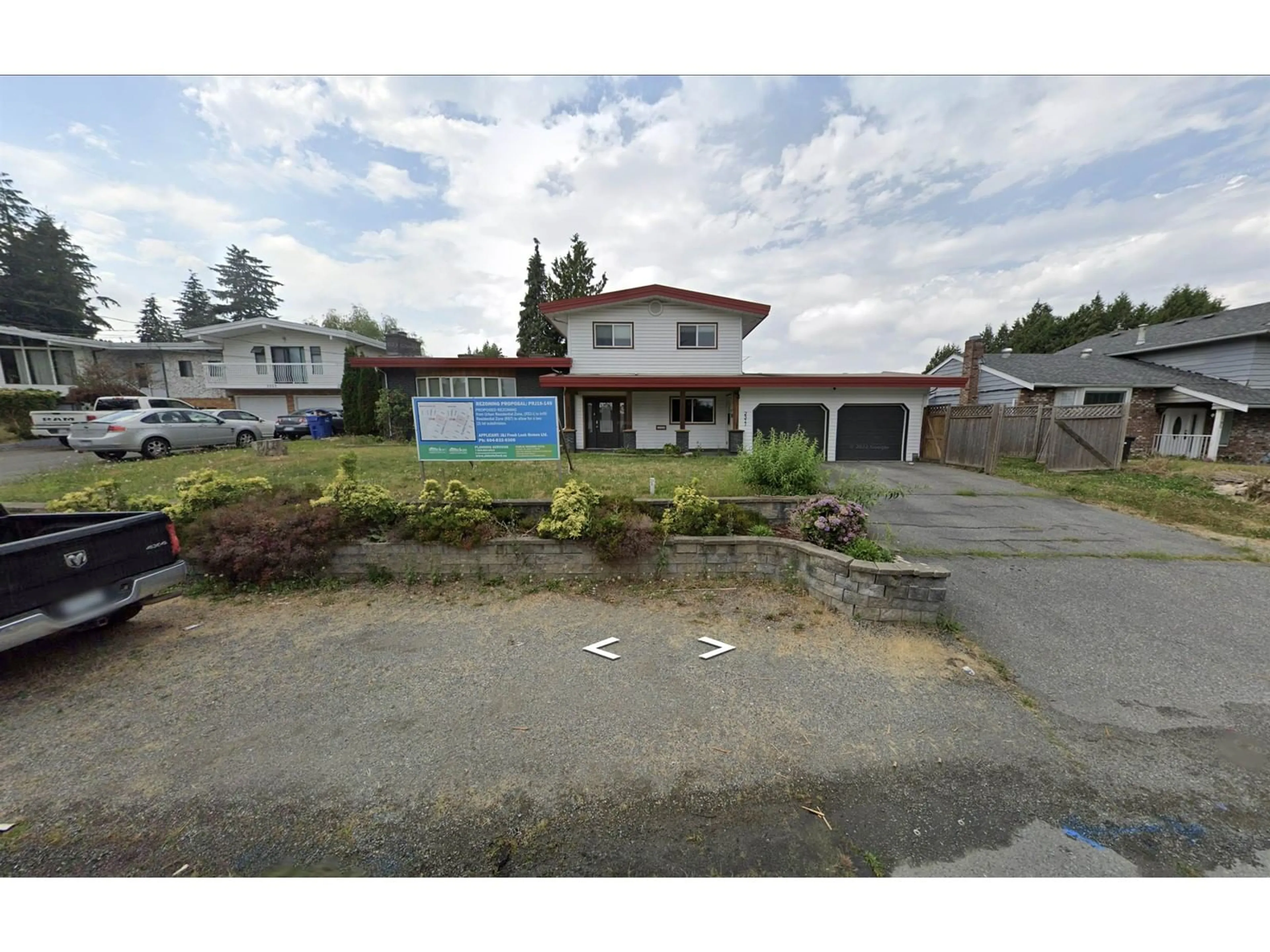 Frontside or backside of a home, the street view for 2577 SUNNYSIDE CRESCENT, Abbotsford British Columbia V2T1Y1