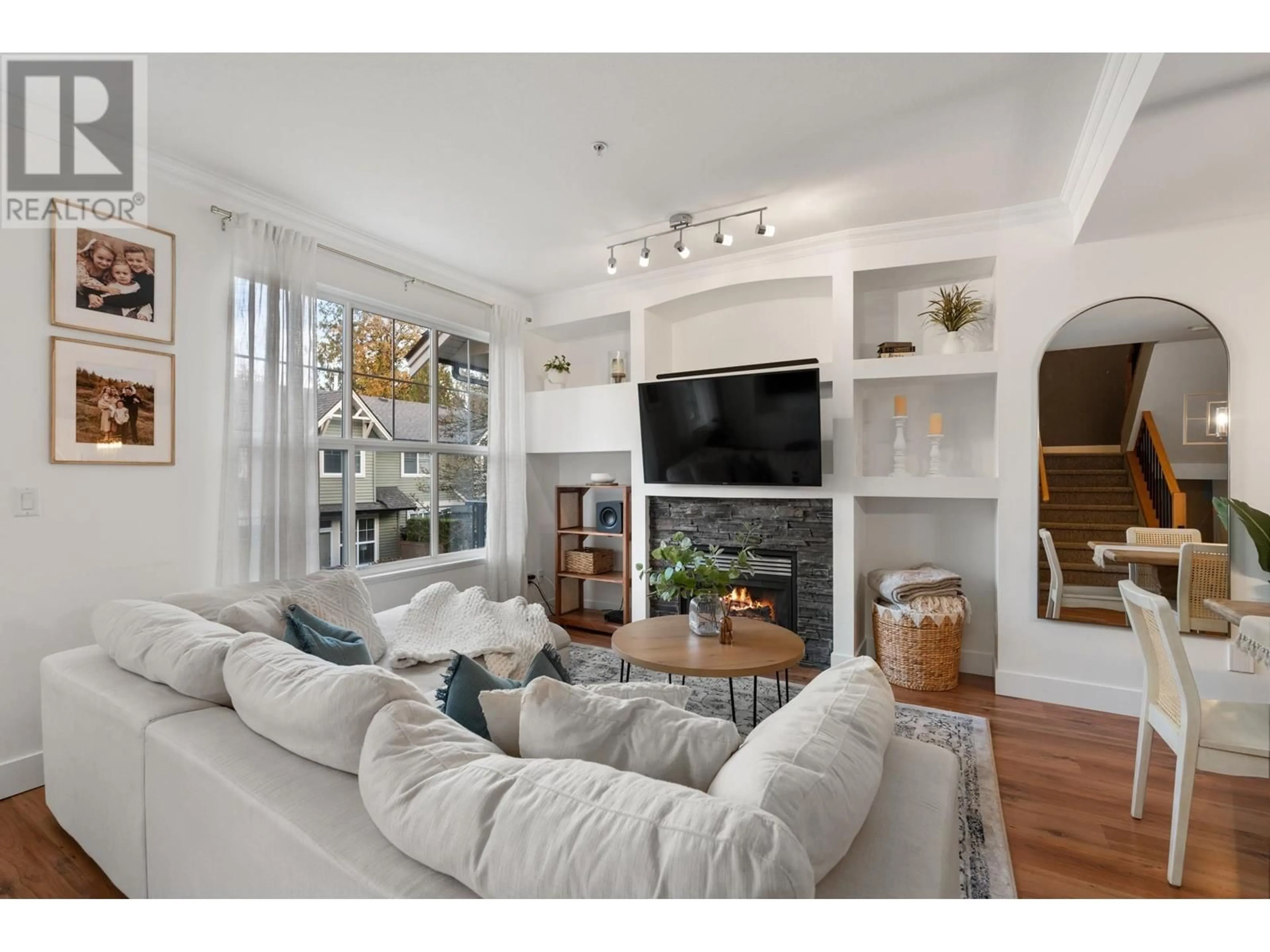 Living room, wood floors for 28 11720 COTTONWOOD DRIVE, Maple Ridge British Columbia V2X0G7