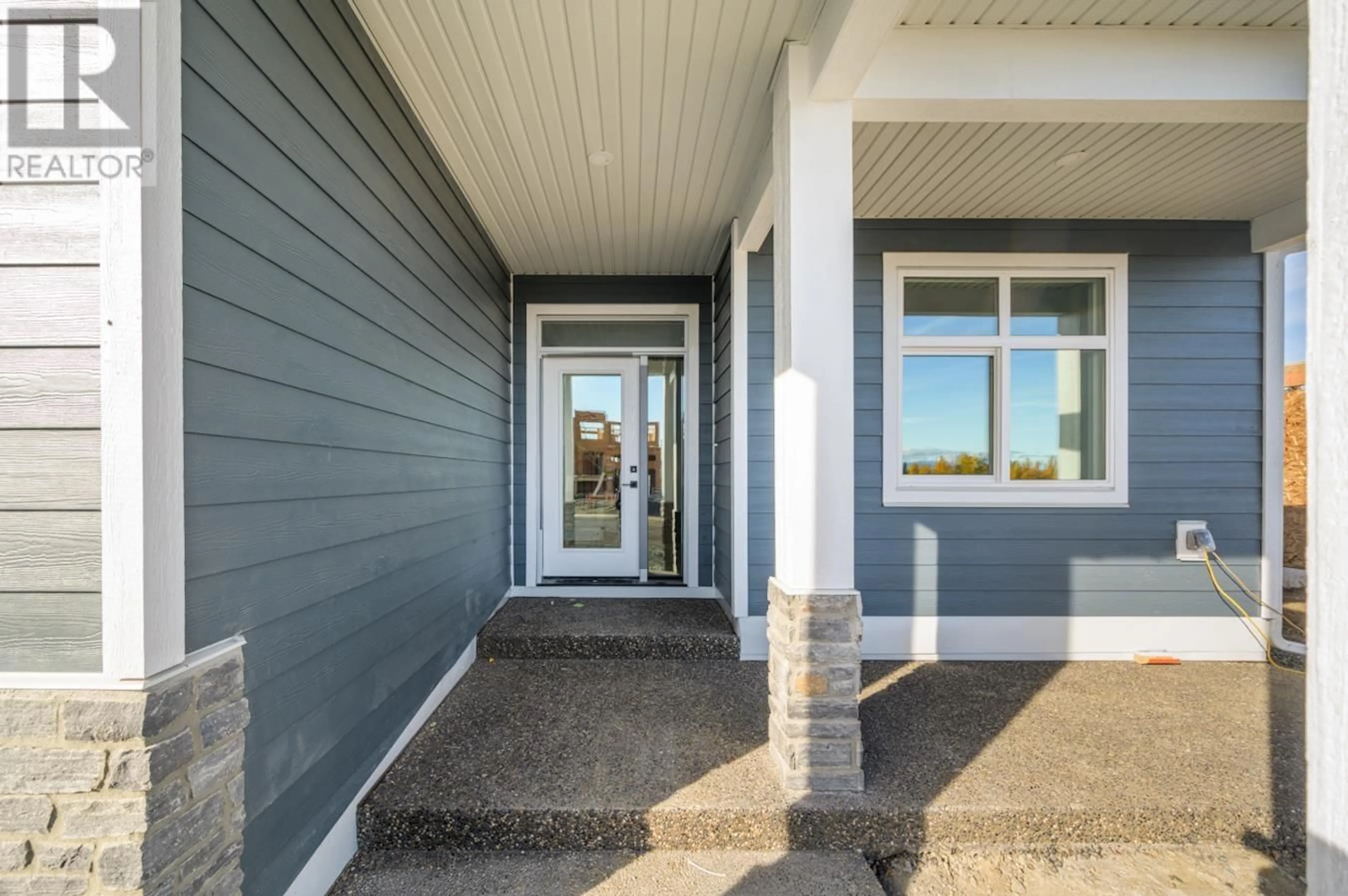 Indoor entryway, wood floors for 7833 SOUTHRIDGE AVENUE, Prince George British Columbia V2N4Y6