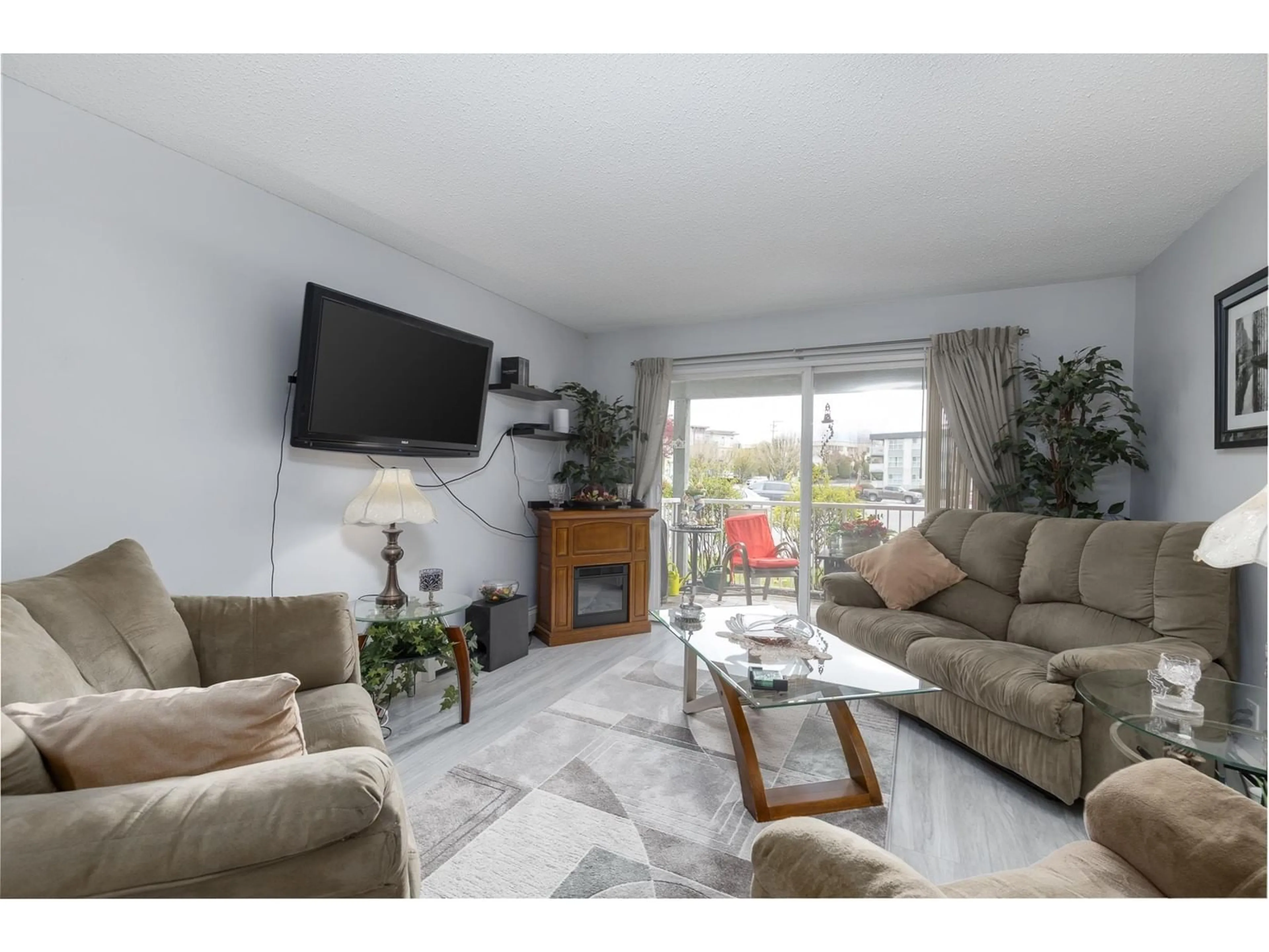 Living room, wood floors for 127 32850 GEORGE FERGUSON WAY, Abbotsford British Columbia V2S7K1