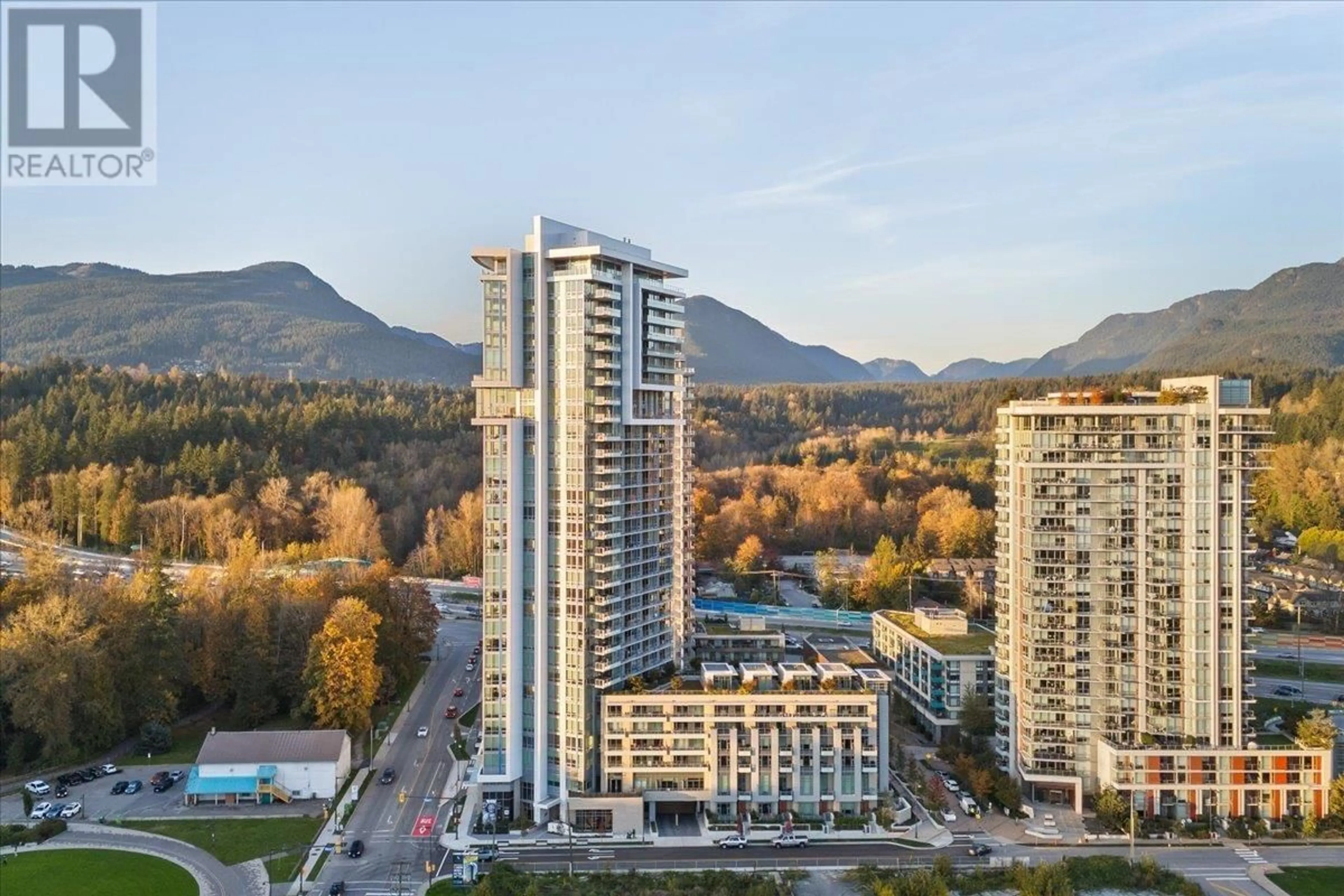 A pic from exterior of the house or condo, the view of city buildings for 1904 1500 FERN STREET, North Vancouver British Columbia V7J1H6