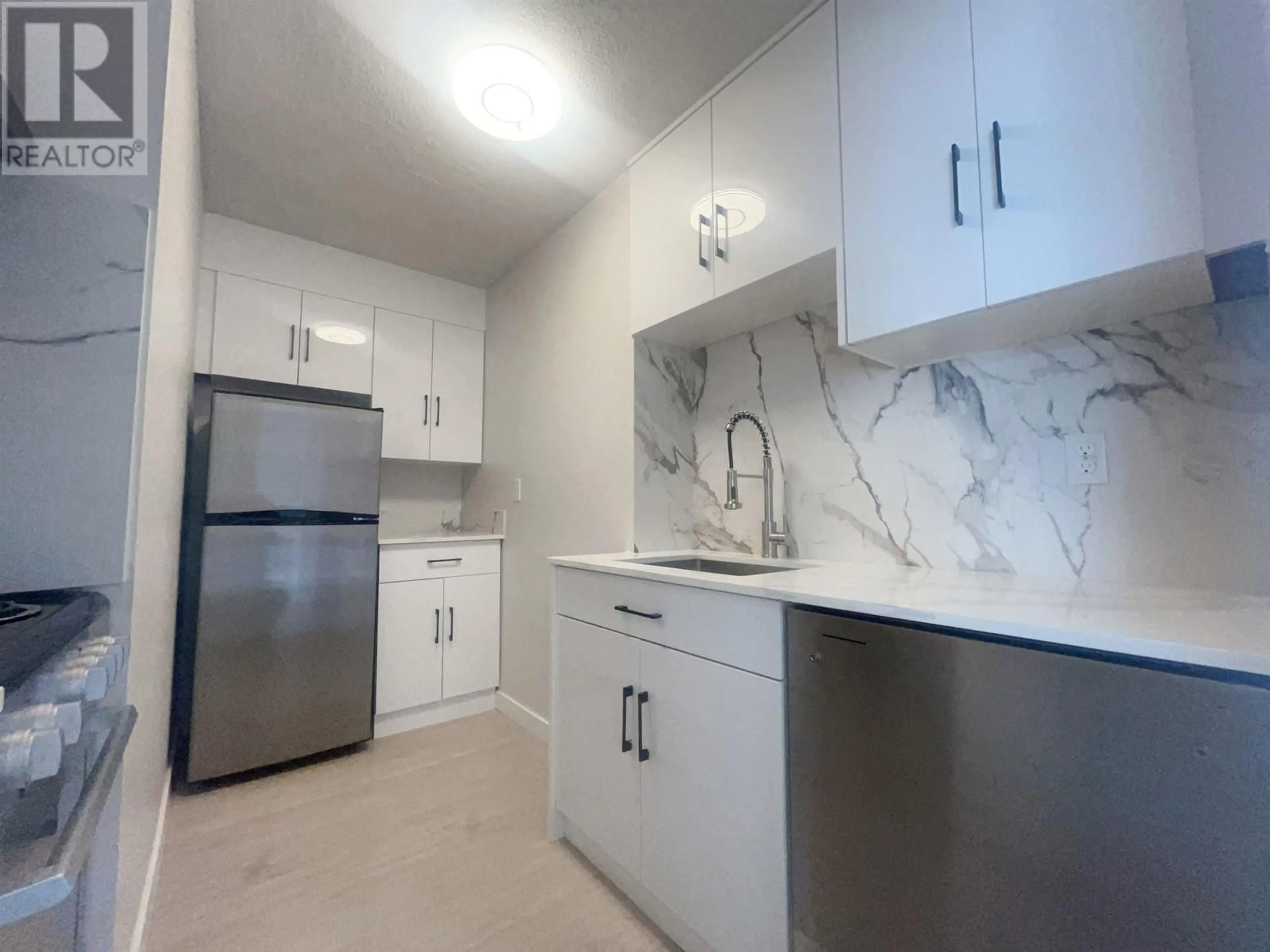 Standard kitchen, cement floor for 903 6631 MINORU BOULEVARD, Richmond British Columbia V6Y1Z1