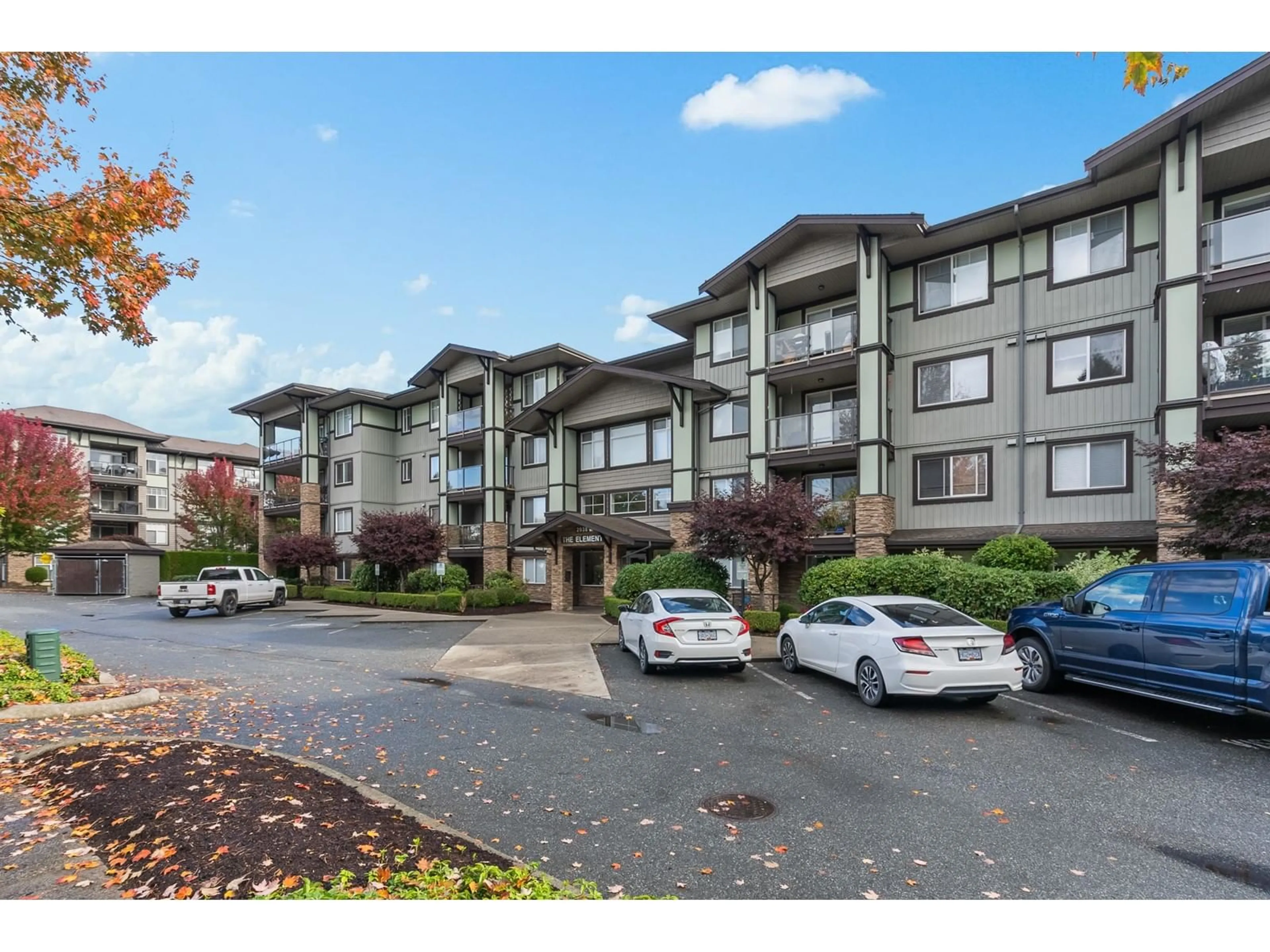 A pic from exterior of the house or condo, the front or back of building for 305 2038 SANDALWOOD CRESCENT, Abbotsford British Columbia V2S3H6