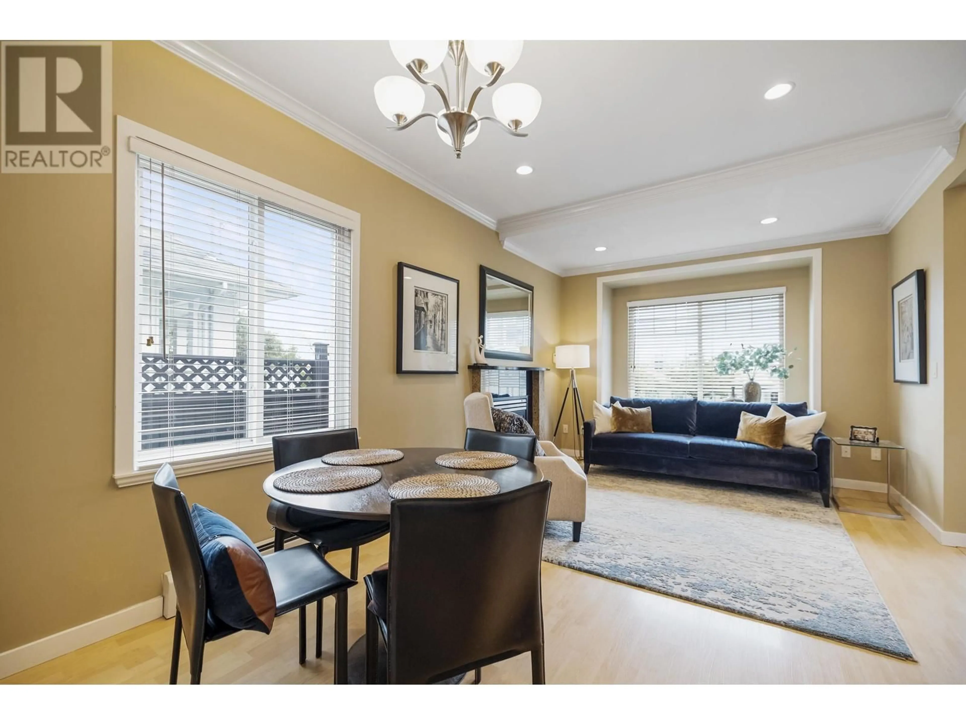 Dining room, wood floors for 905 RODERICK AVENUE, Coquitlam British Columbia V3K1P9