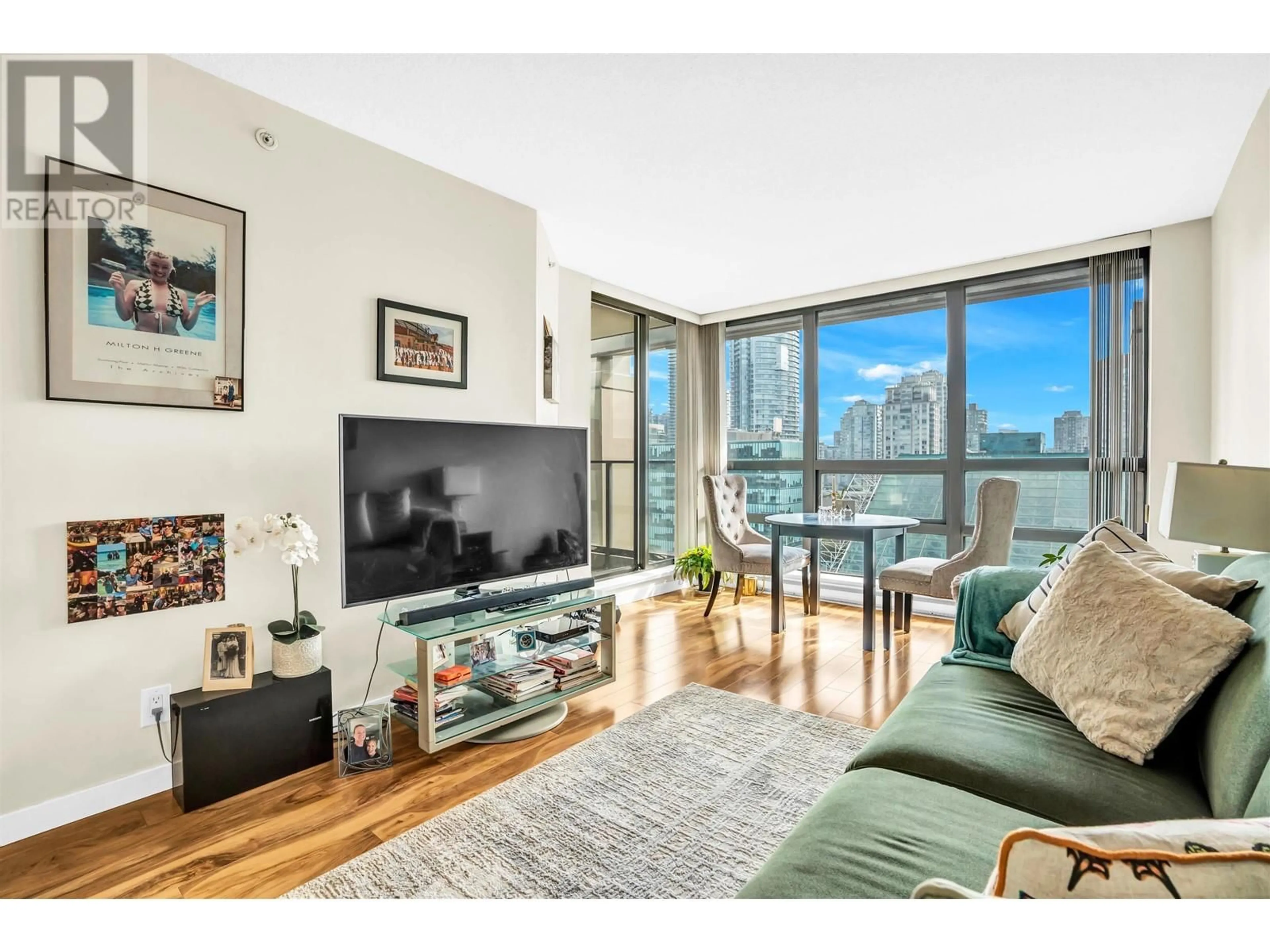 Living room, wood floors for 1233 933 HORNBY STREET, Vancouver British Columbia V6Z3G4