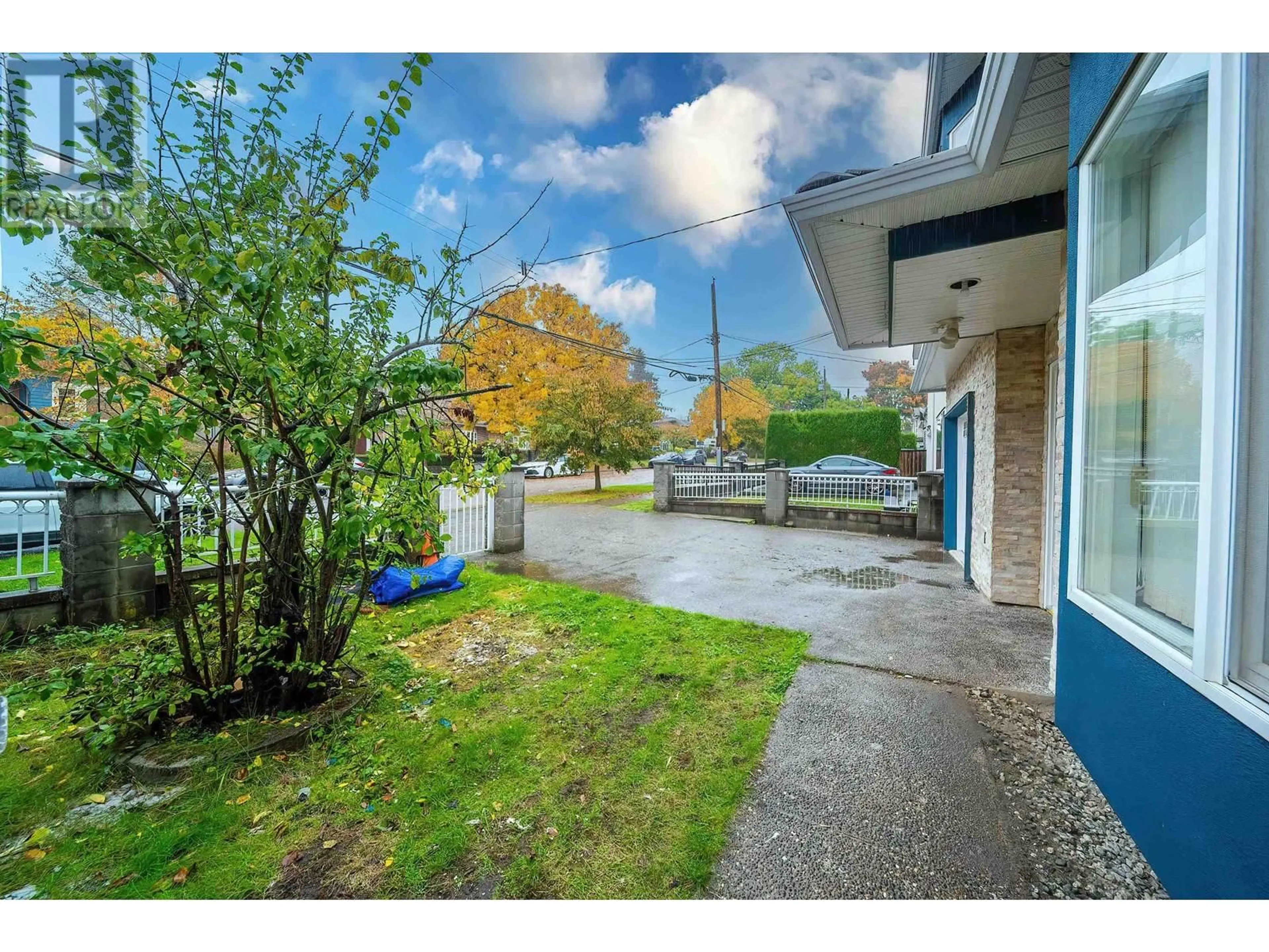 A pic from exterior of the house or condo, the fenced backyard for 5174 ABERDEEN STREET, Vancouver British Columbia V5R4M3